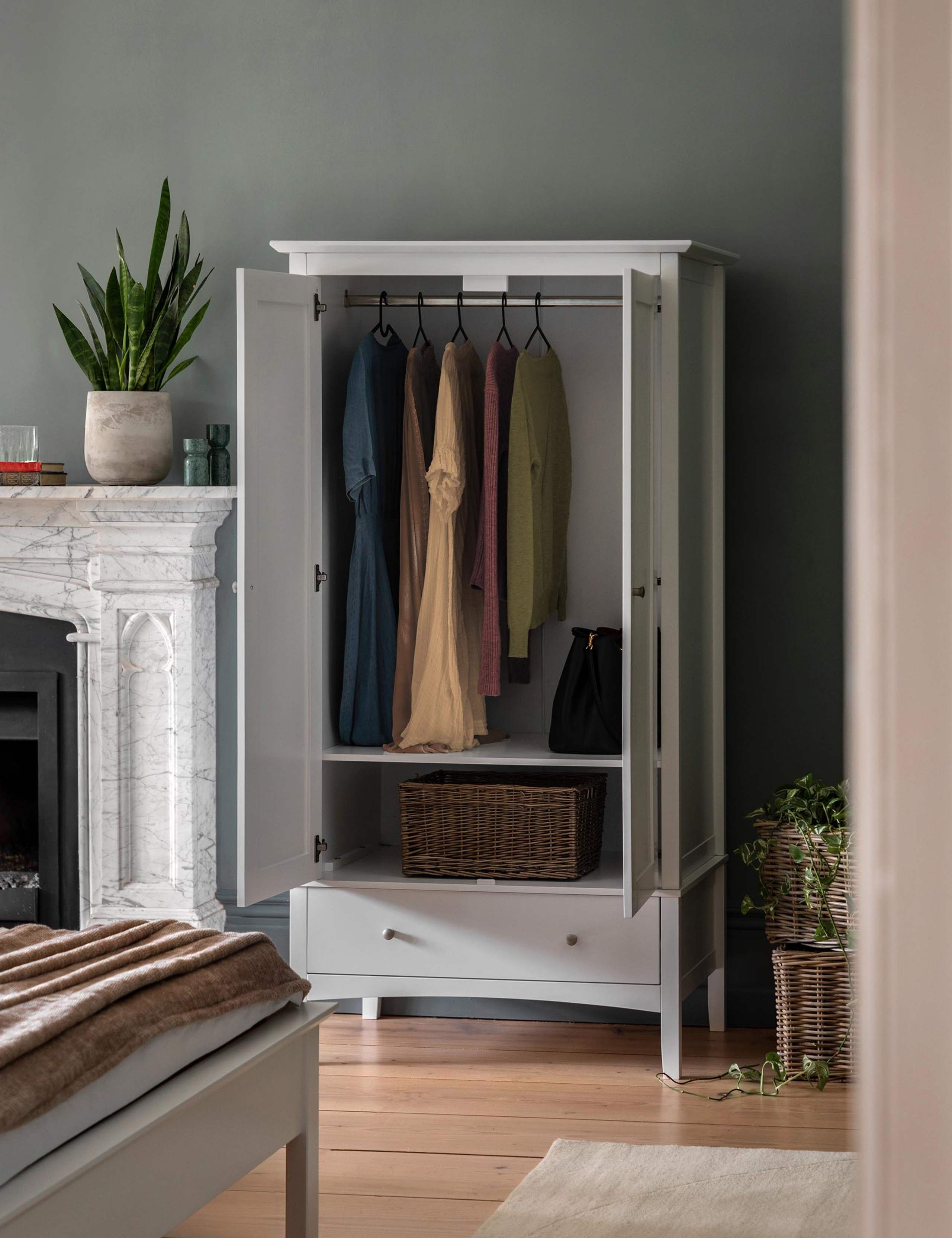 Hastings White Double Wardrobe 5 of 9