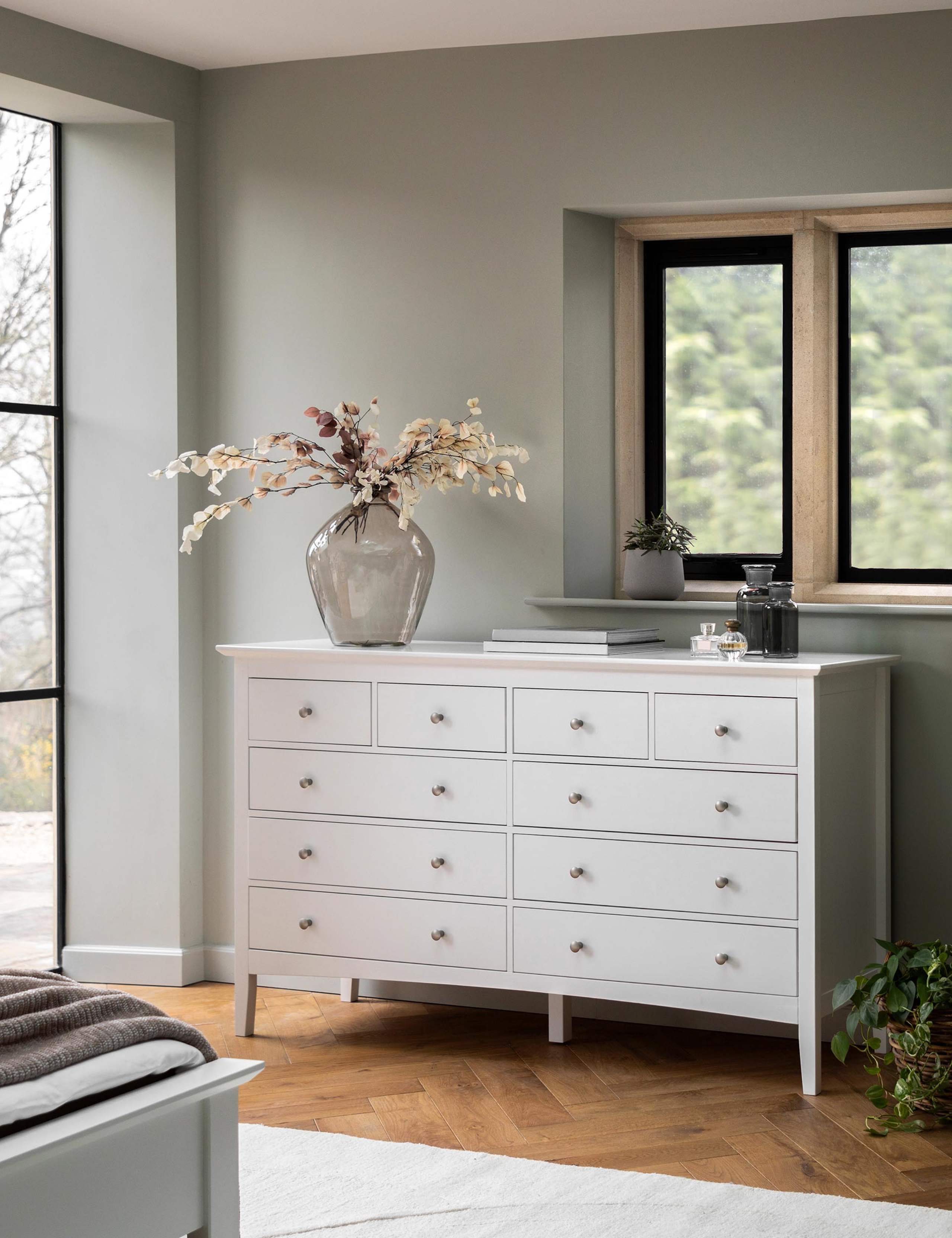 Hastings Wide 10 Drawer Chest 1 of 9