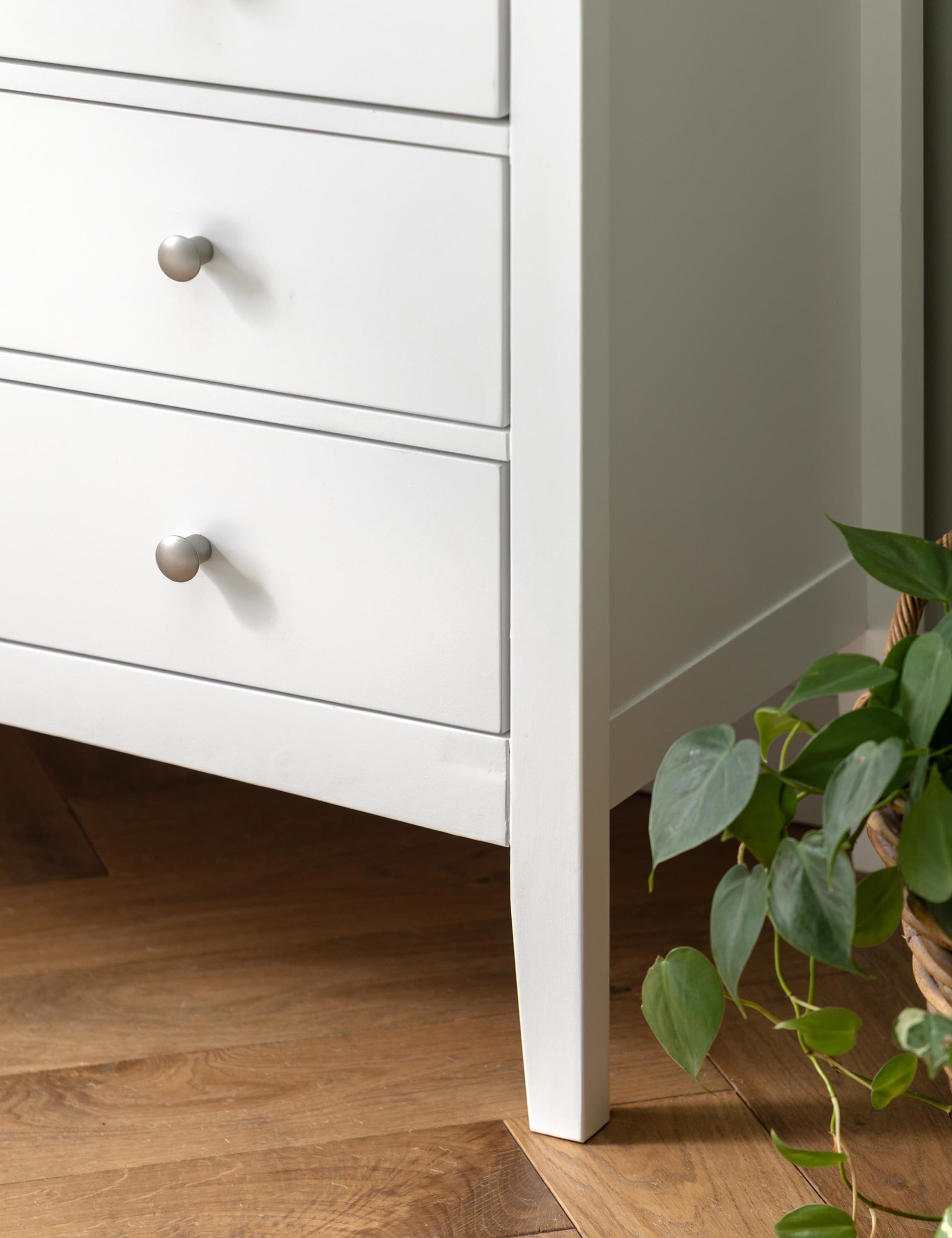 Hastings White 10 Drawer Chest 3 of 9