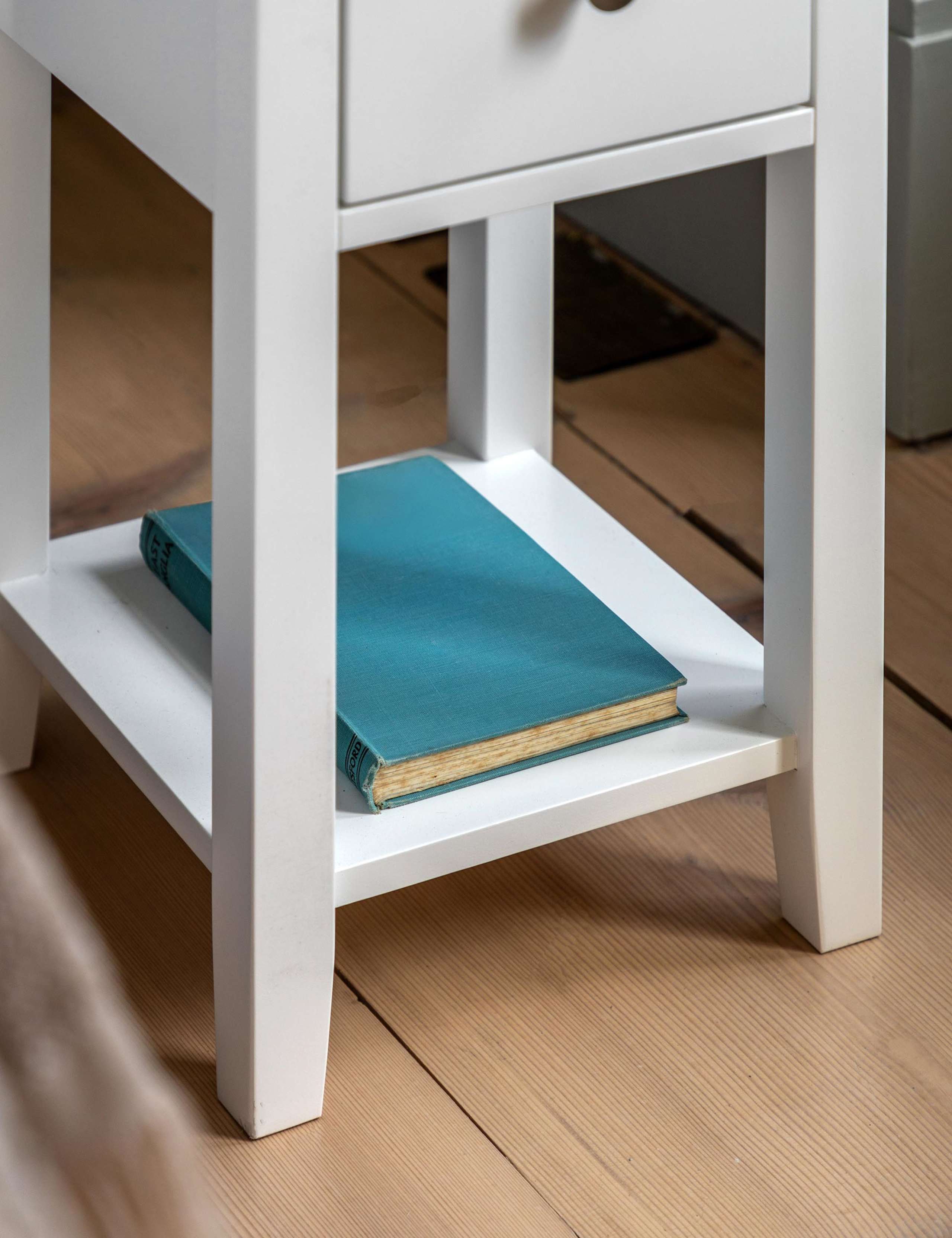 Set of 2 Hastings White Bedside Tables 2 of 8
