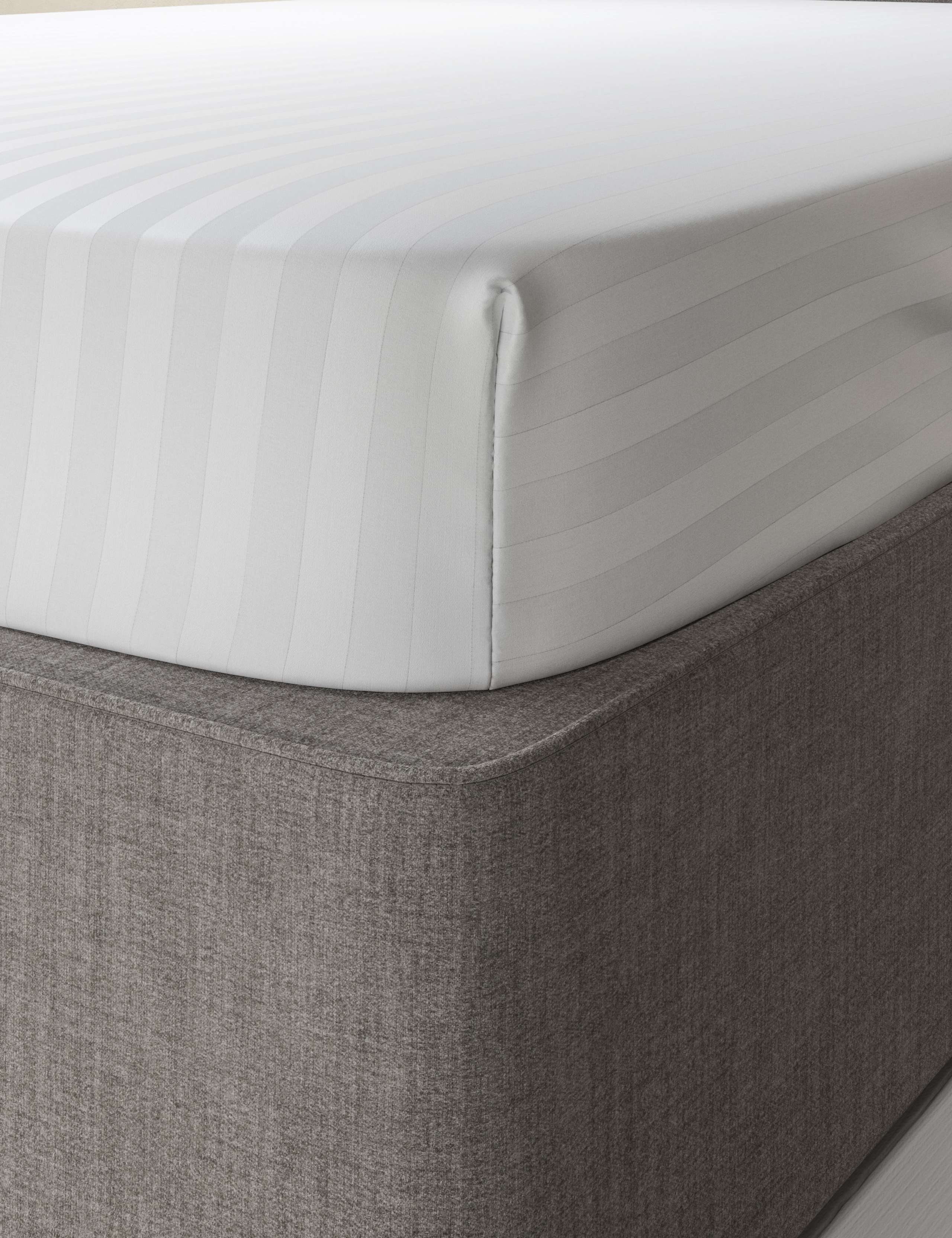 Pure Cotton Sateen Autograph Double Cuff Fitted Sheet 2 of 4