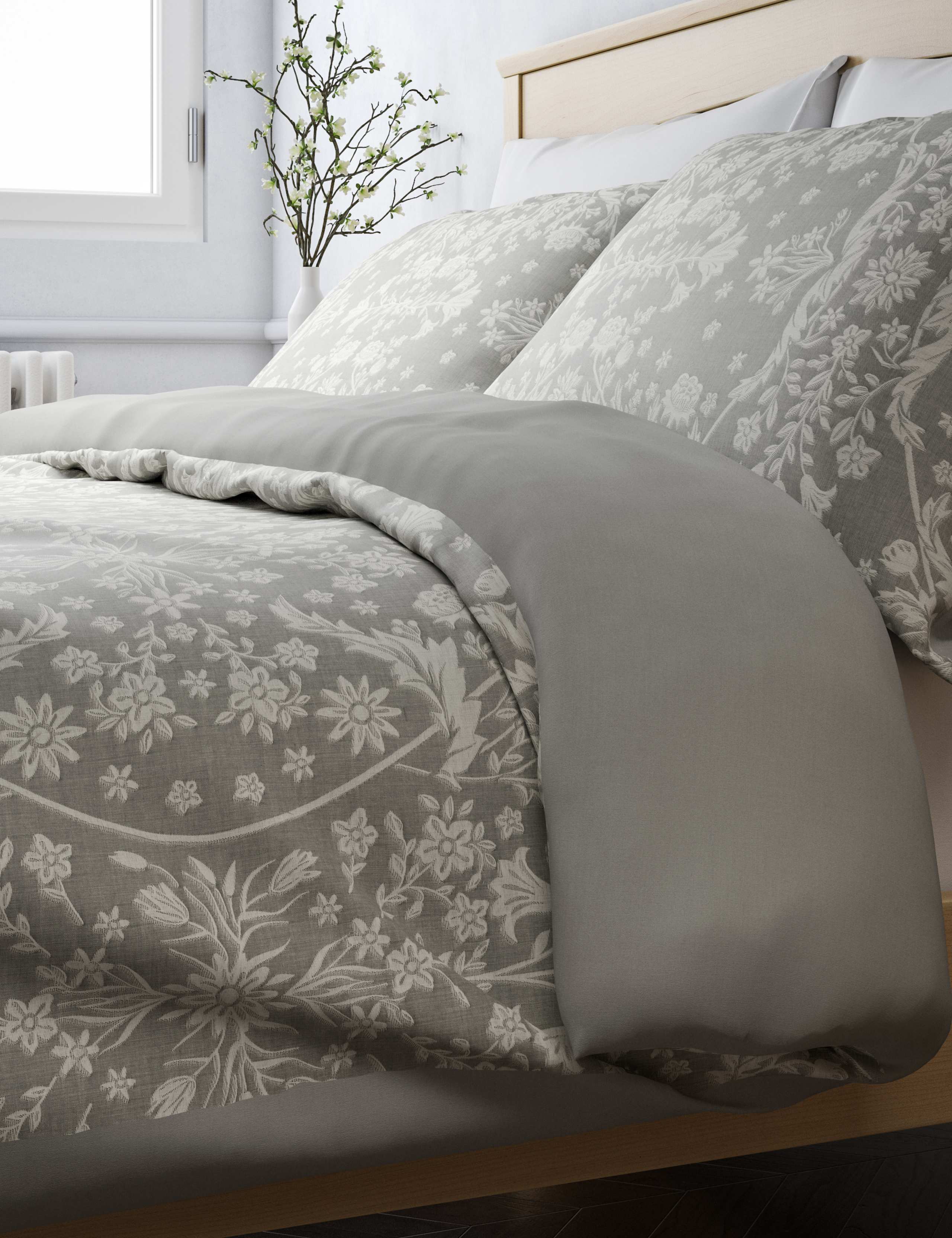 Casual Floral Jacquard Bedding Set 3 of 5