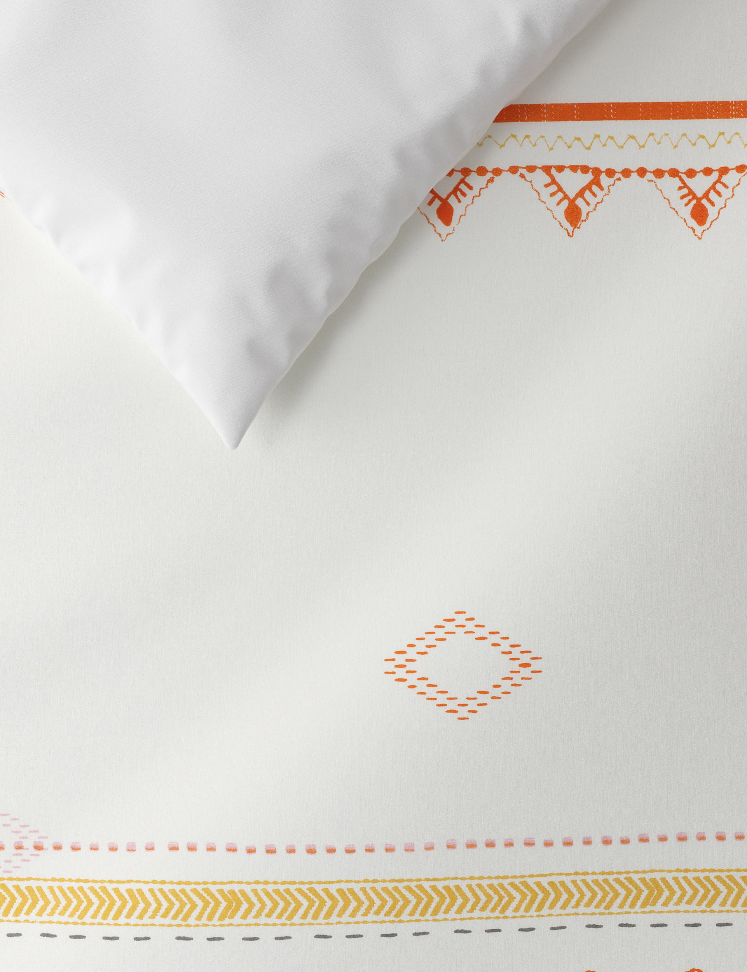 Decorative Aztec Printed Bedding Set 2 of 4