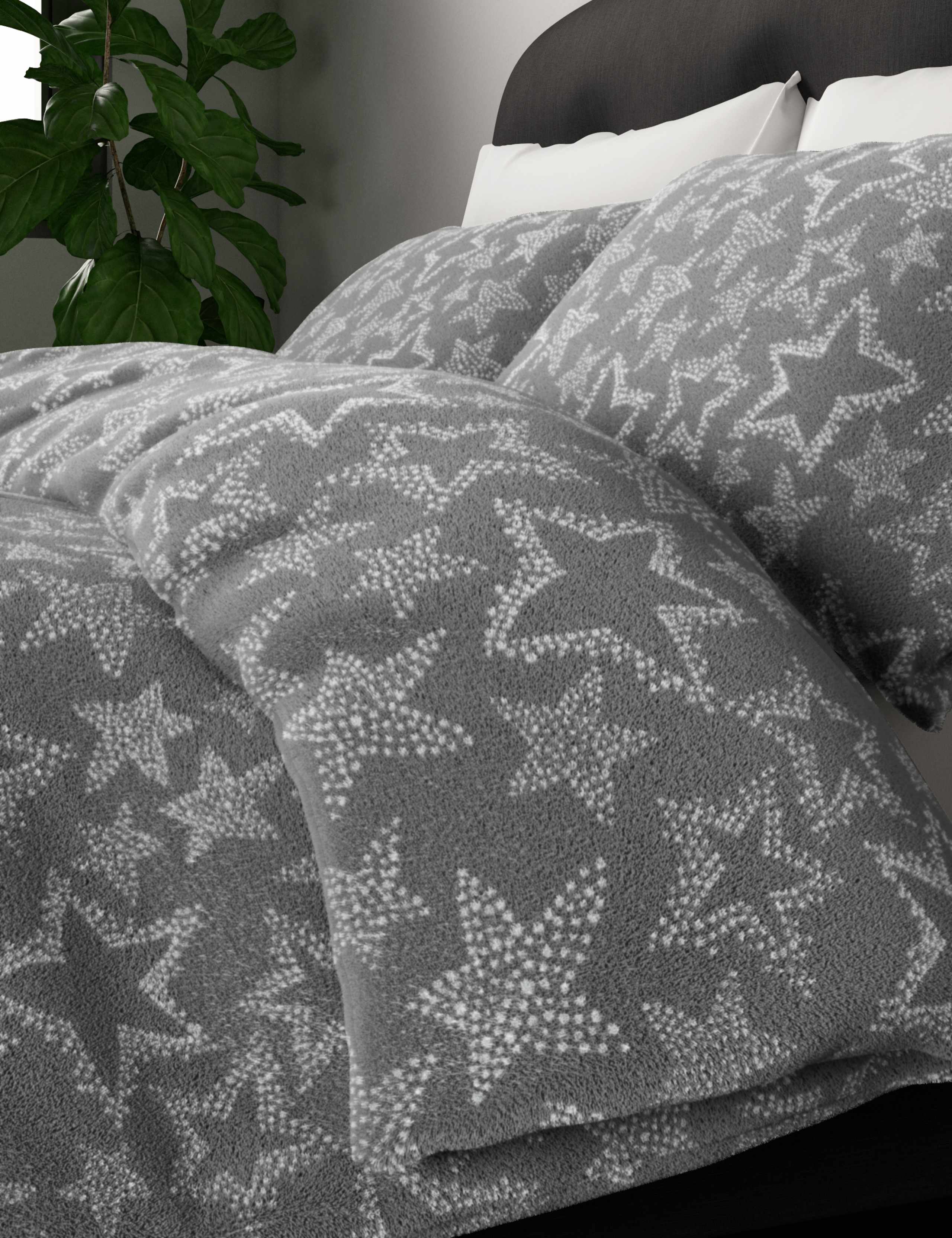 Fleece Star Print Bedding Set 3 of 6