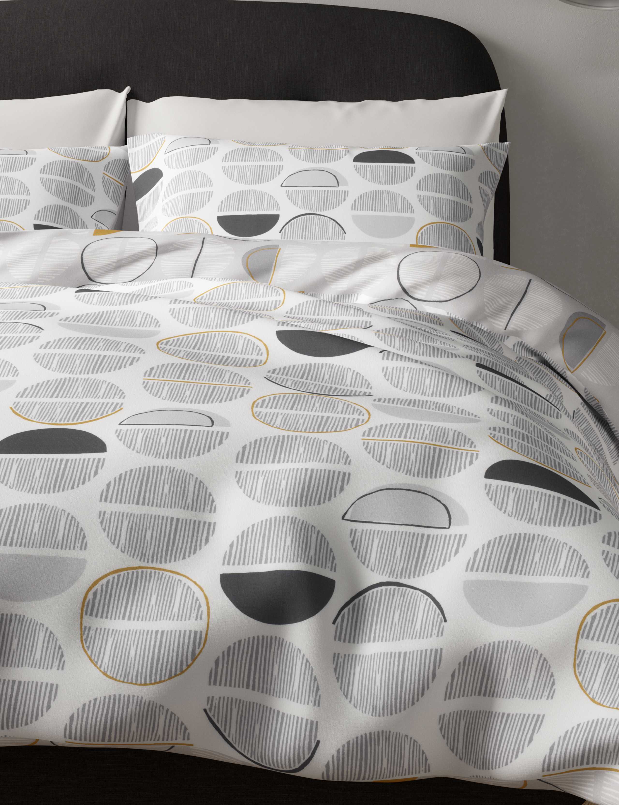 Spotty Bedding Set 4 of 4