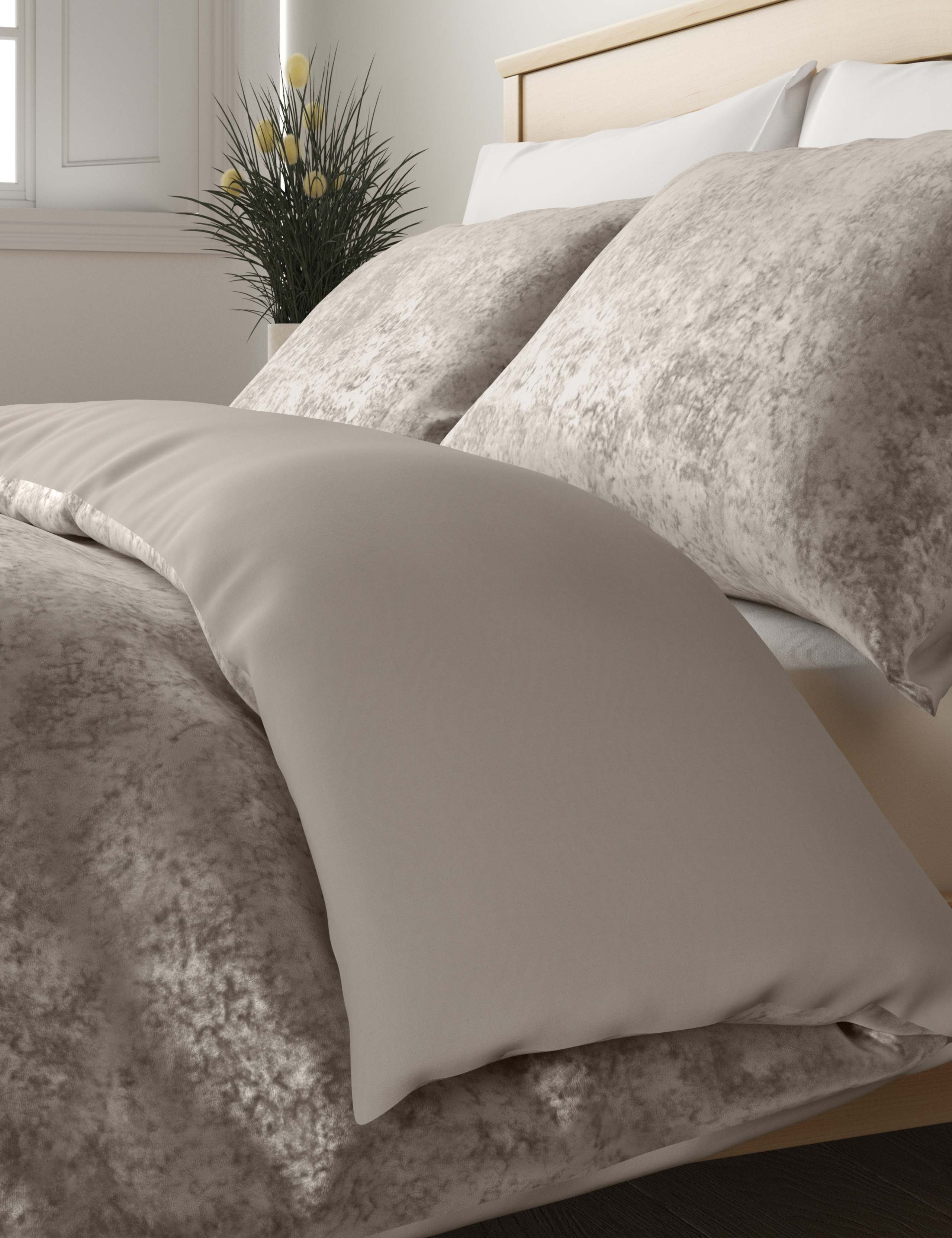 Velvet Bedding Set 3 of 4