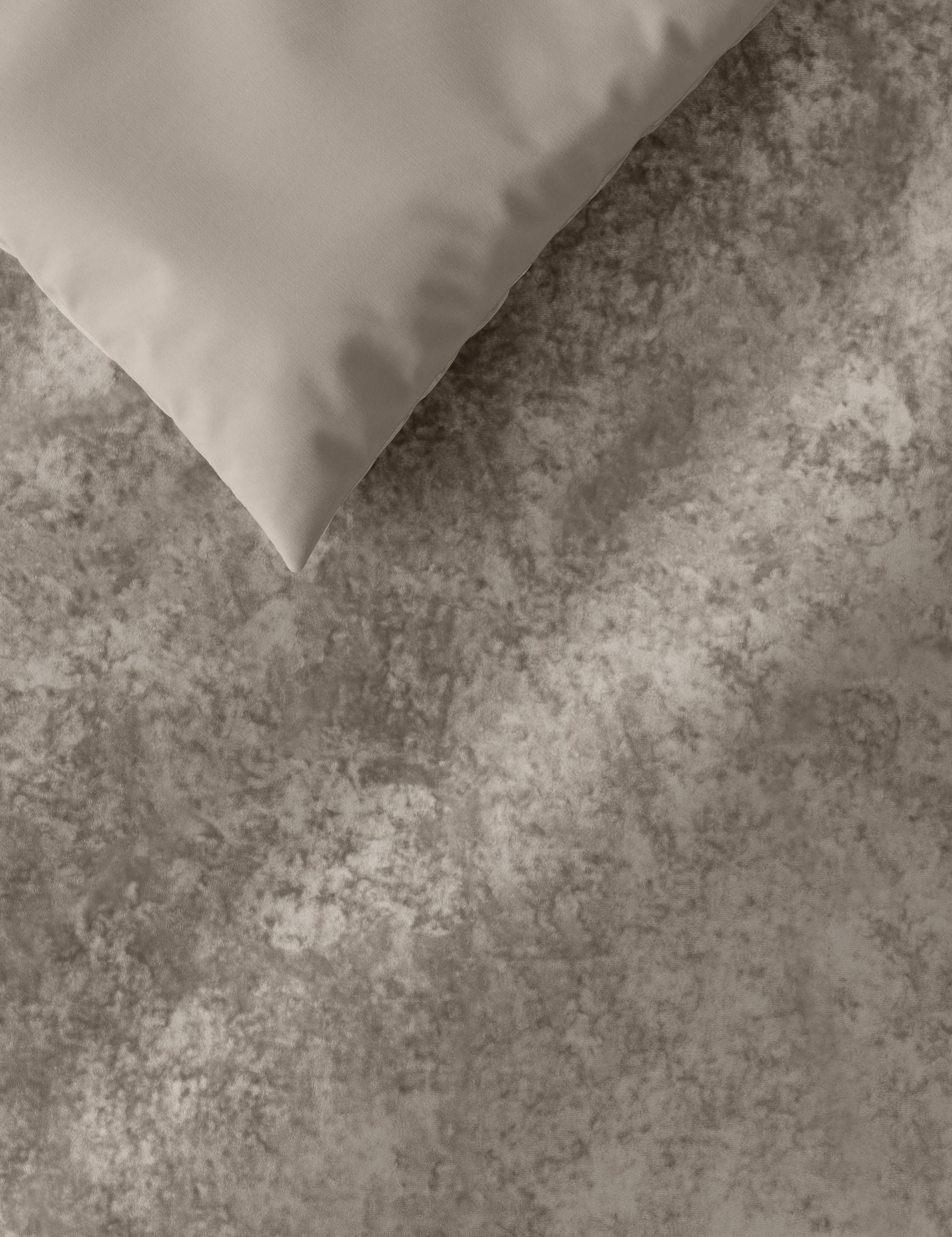 Velvet Bedding Set 2 of 4