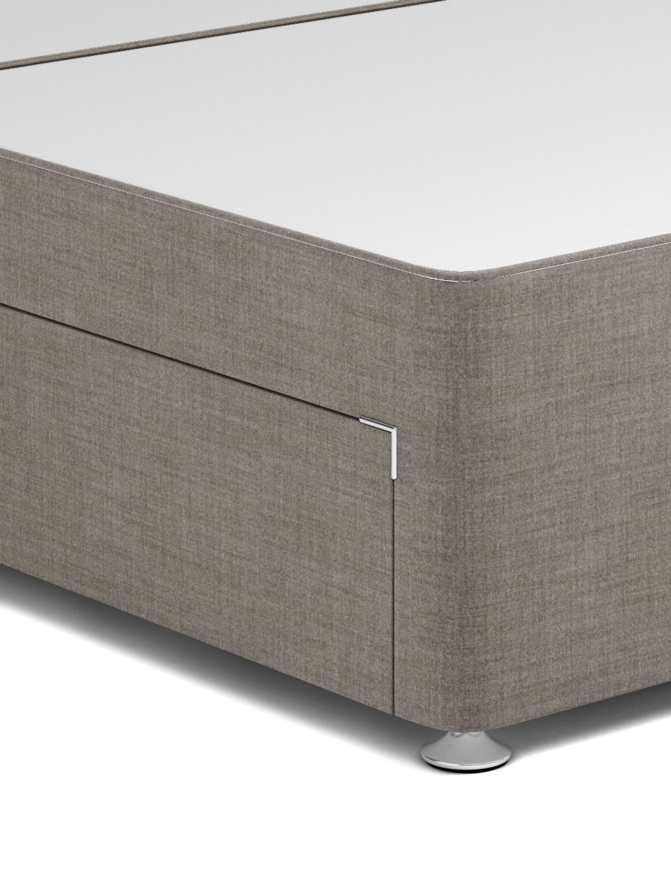 Classic sprung 2+2 drawer divan 2 of 5
