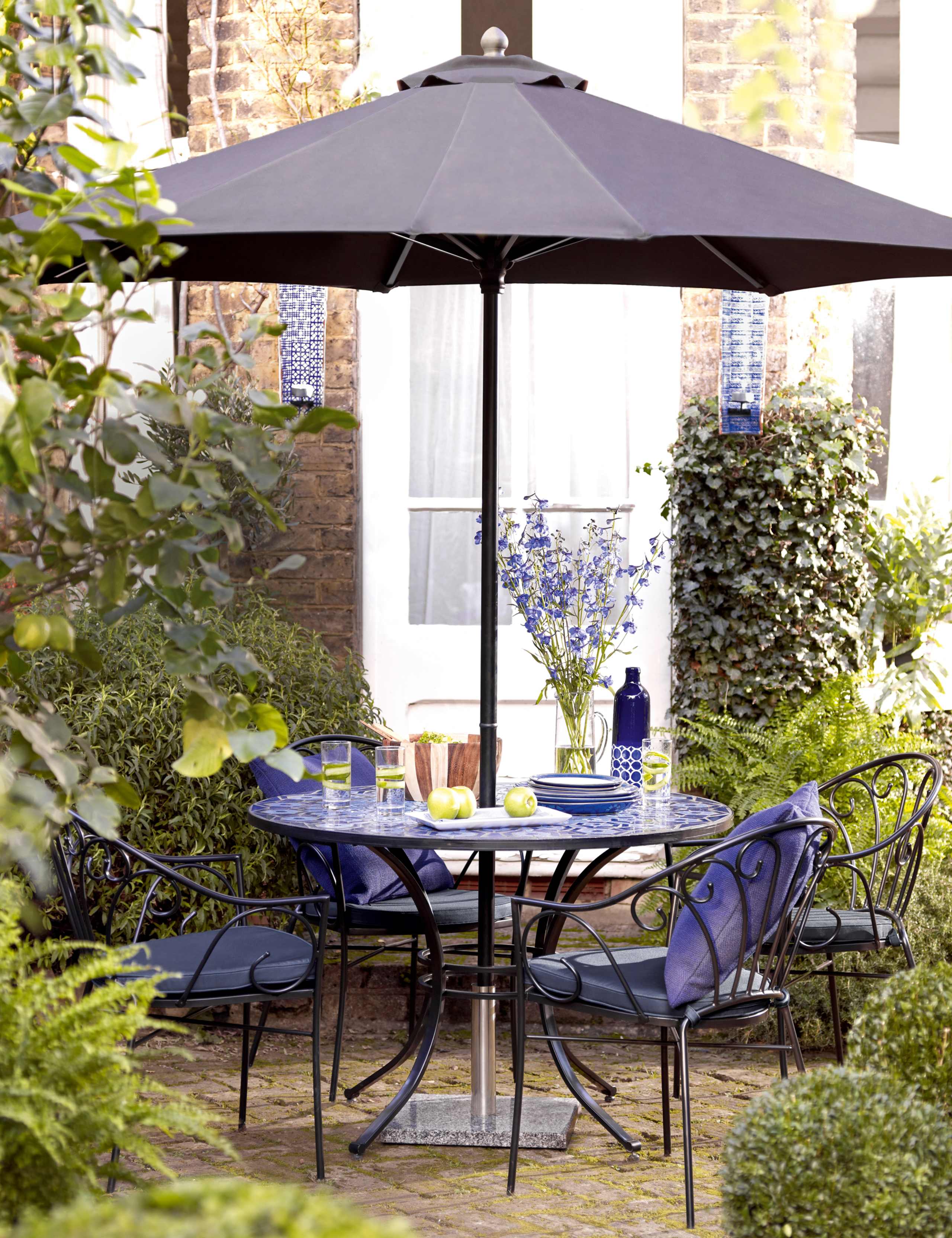 Aluminum Pole Parasol - Self Assembly 5 of 5