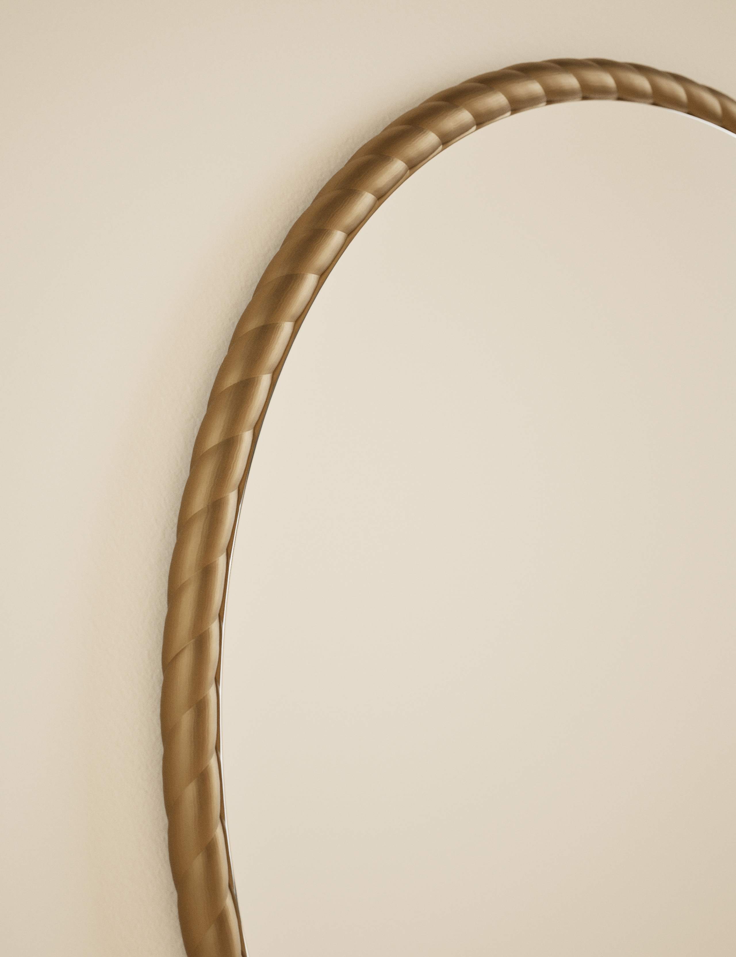 Twisted Metal Round Mirror 60cm 3 of 6
