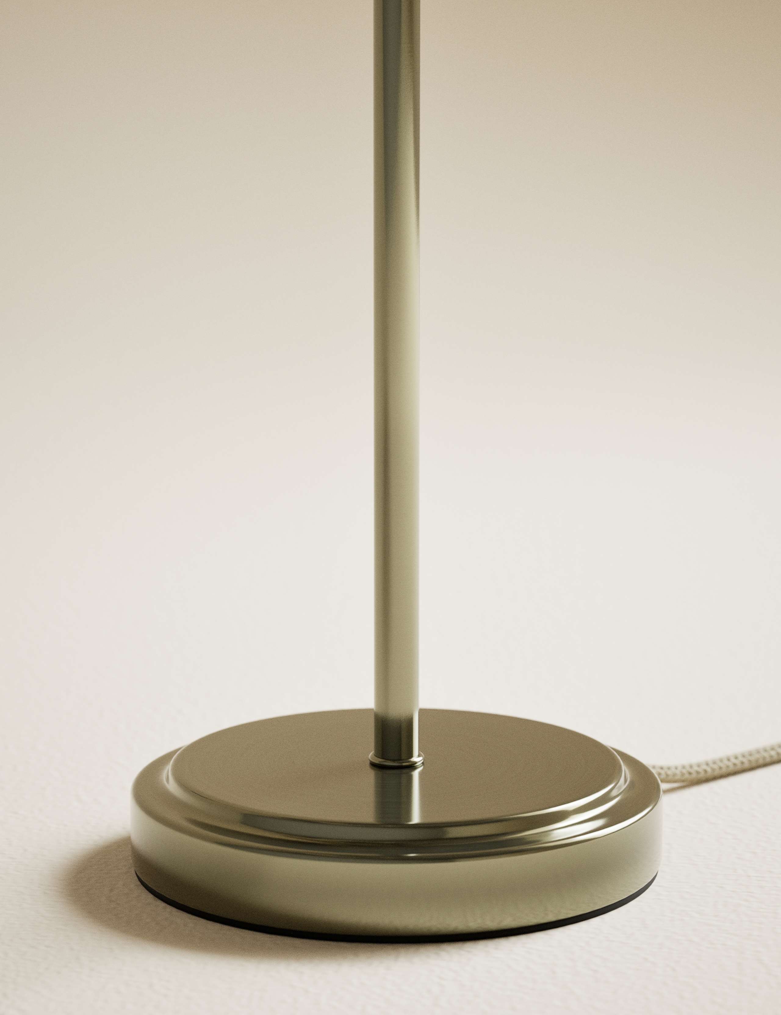 Scallop Pleated Shade Brass Base Table Lamp 5 of 6