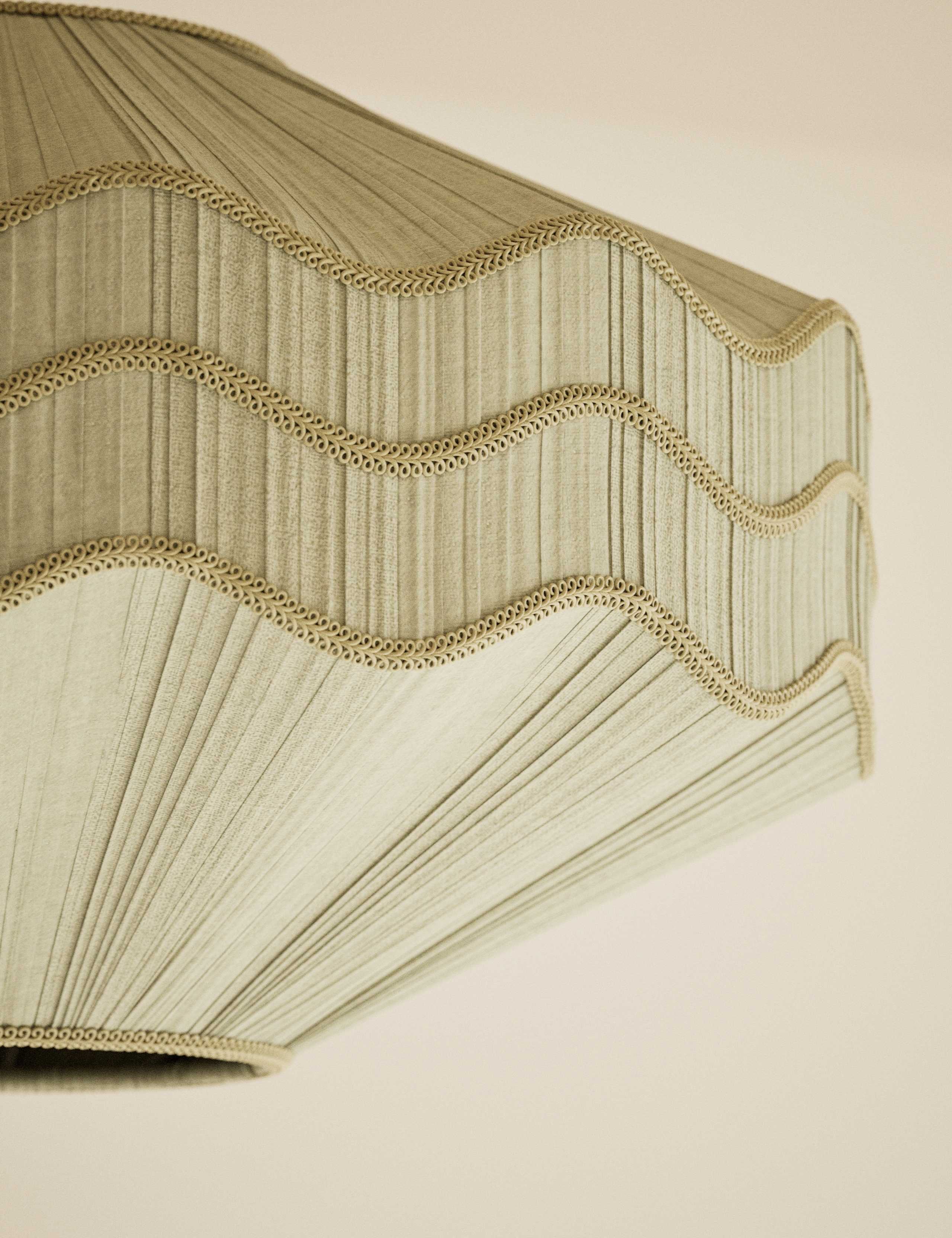 Pleated Wave Large Easy Fit Shade 4 of 5