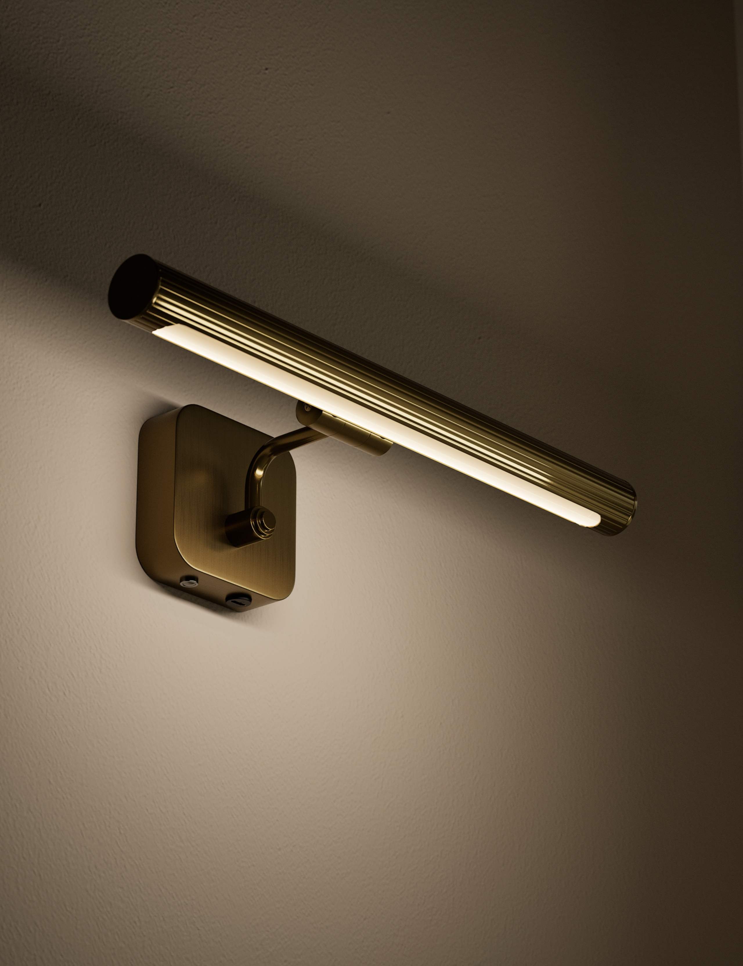 Metal Reeded Picture Wall Light 2 of 6