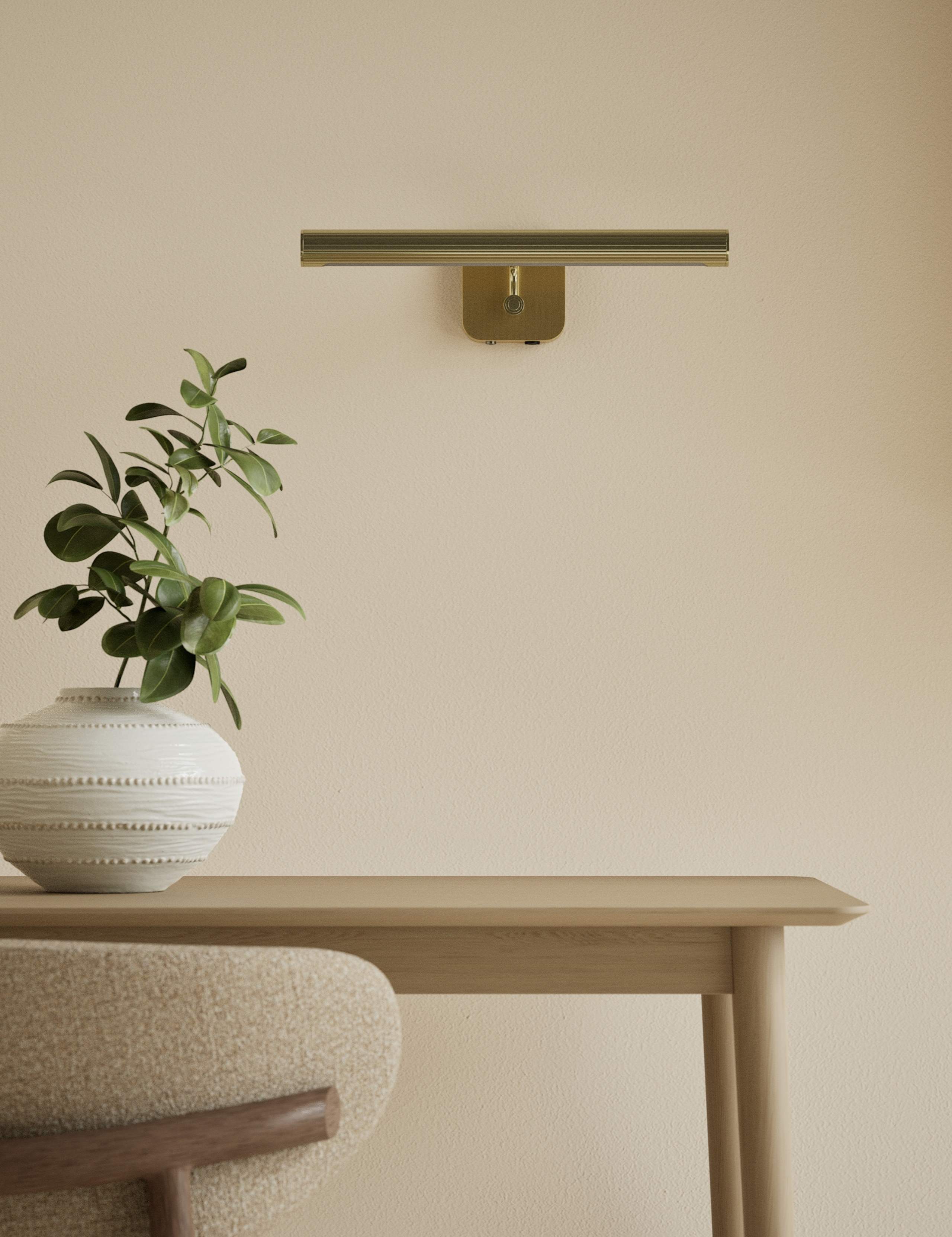 Metal Reeded Picture Wall Light 6 of 6