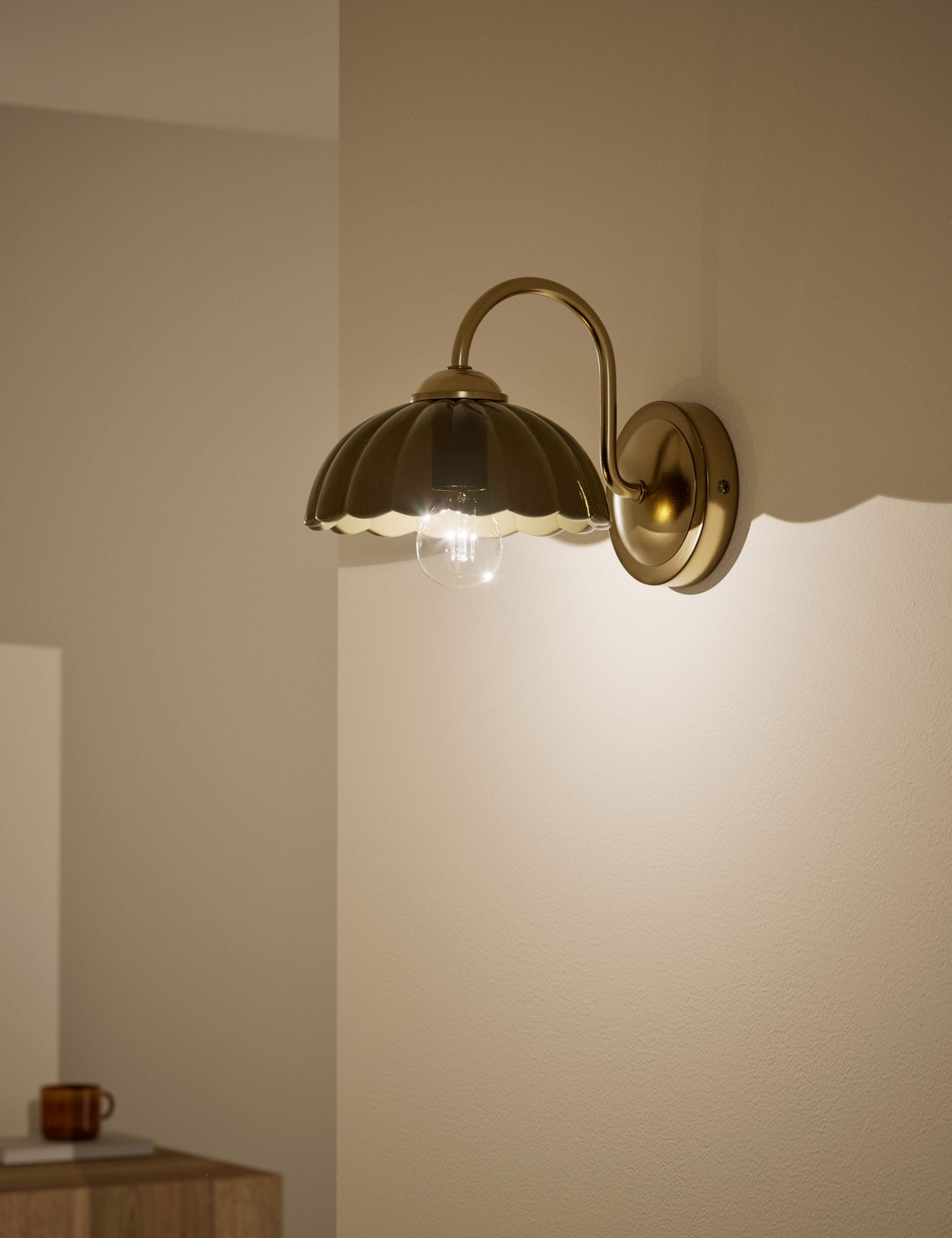 Scalloped Glass Shade Wall Light 2 of 7