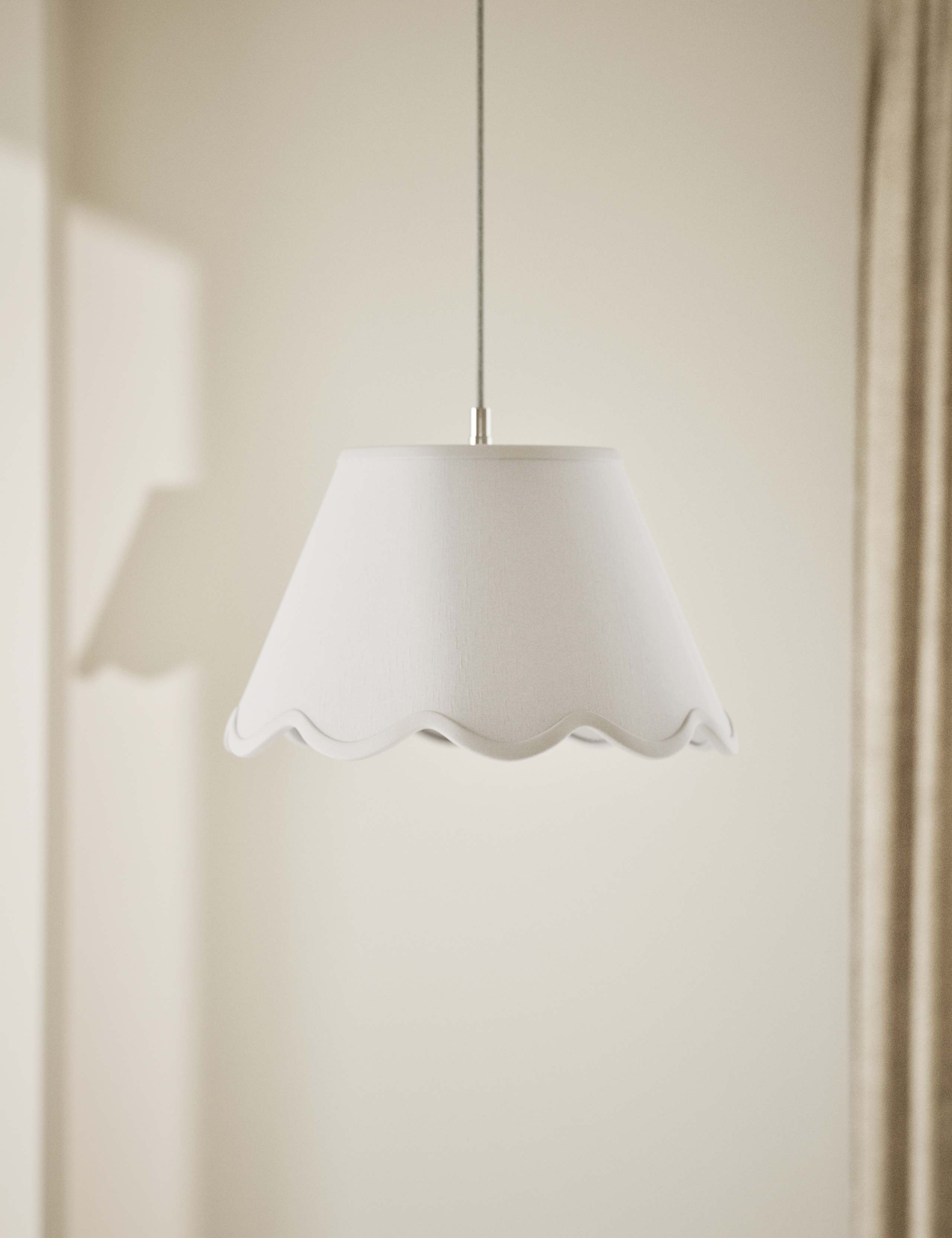 Large Scallop Trim Lamp Shade 3 of 5