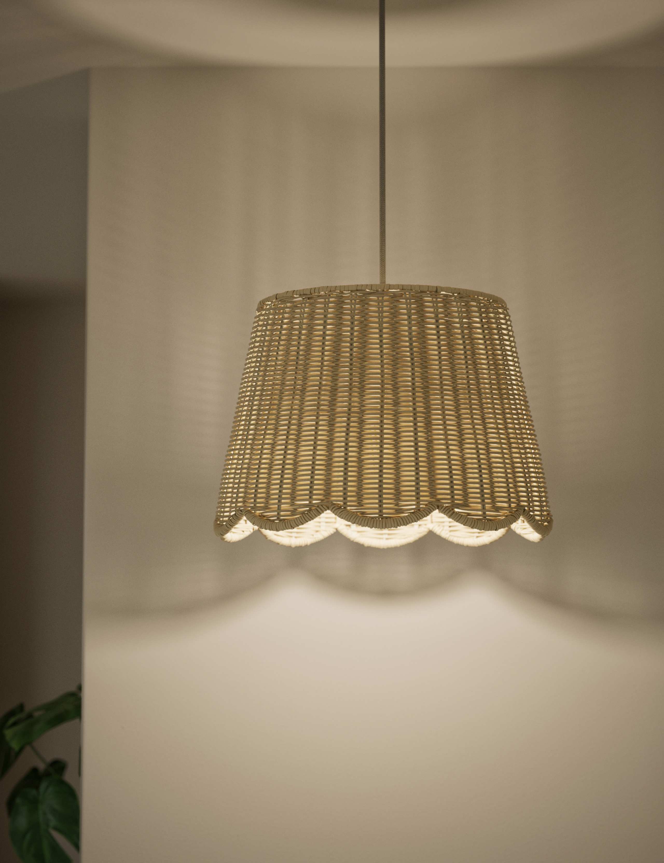 Wicker Scallop Lamp Shade 2 of 6