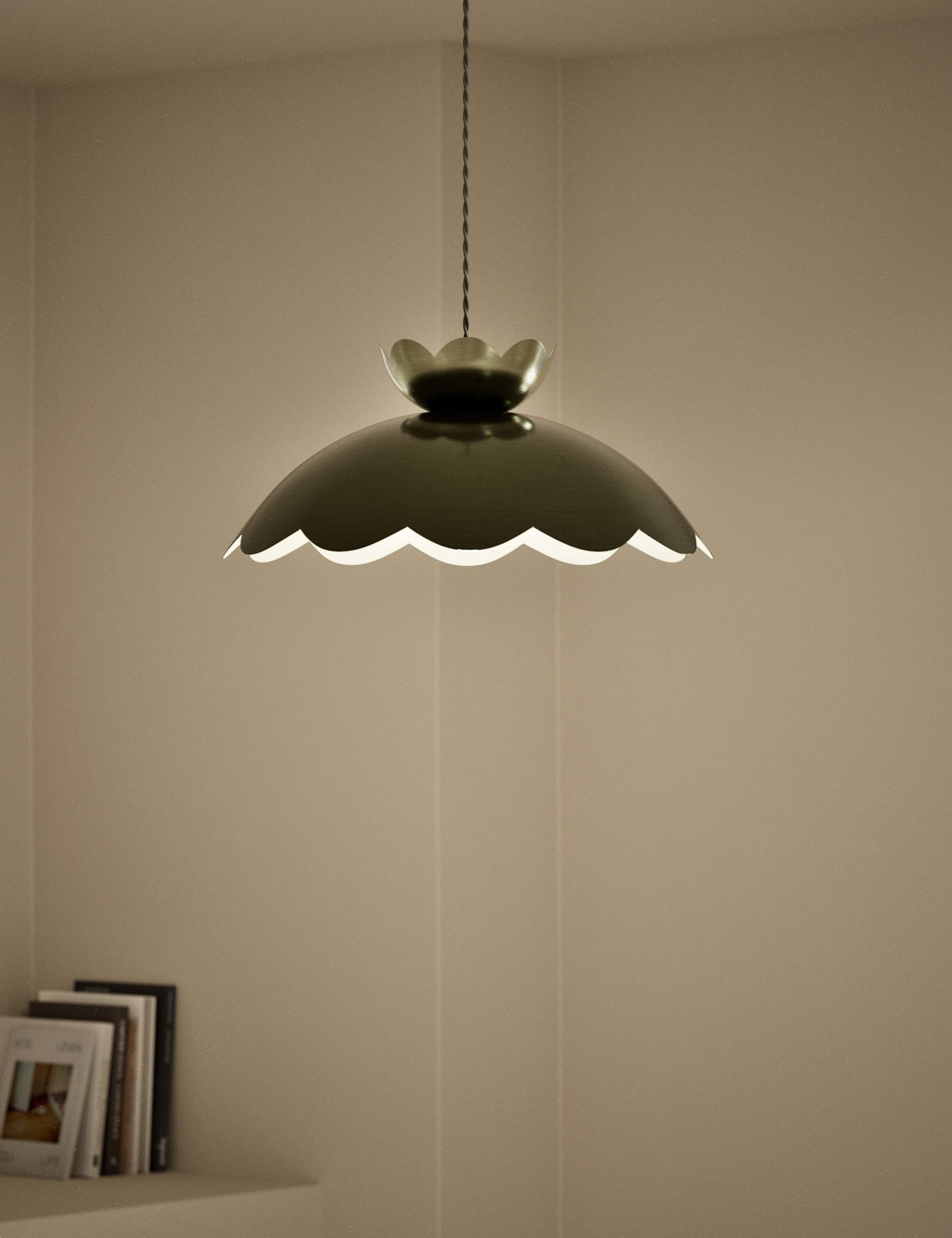 Scallop Edge Easy Fit Ceiling Lamp Shade 2 of 5