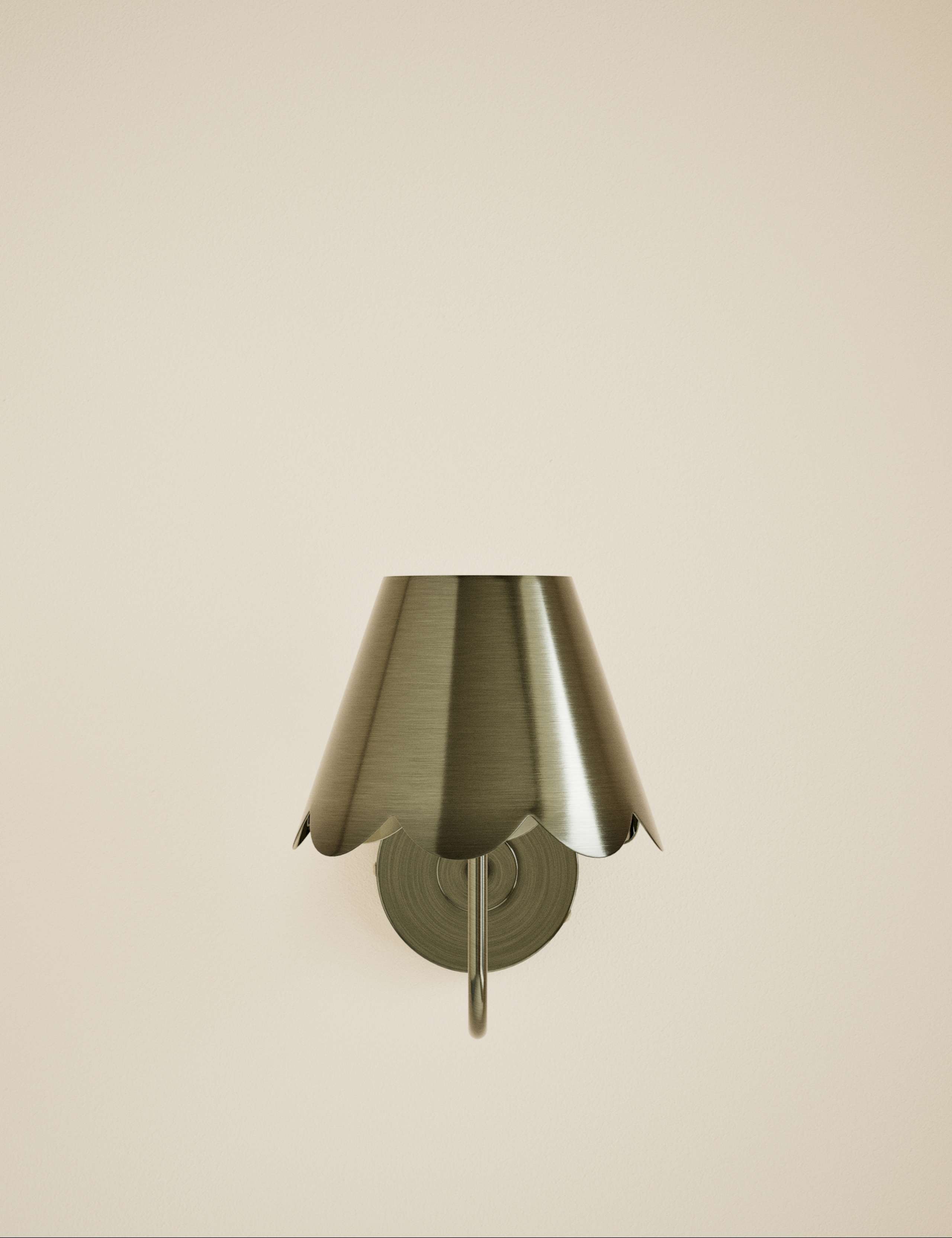 Metal Scallop Wall Light 3 of 5