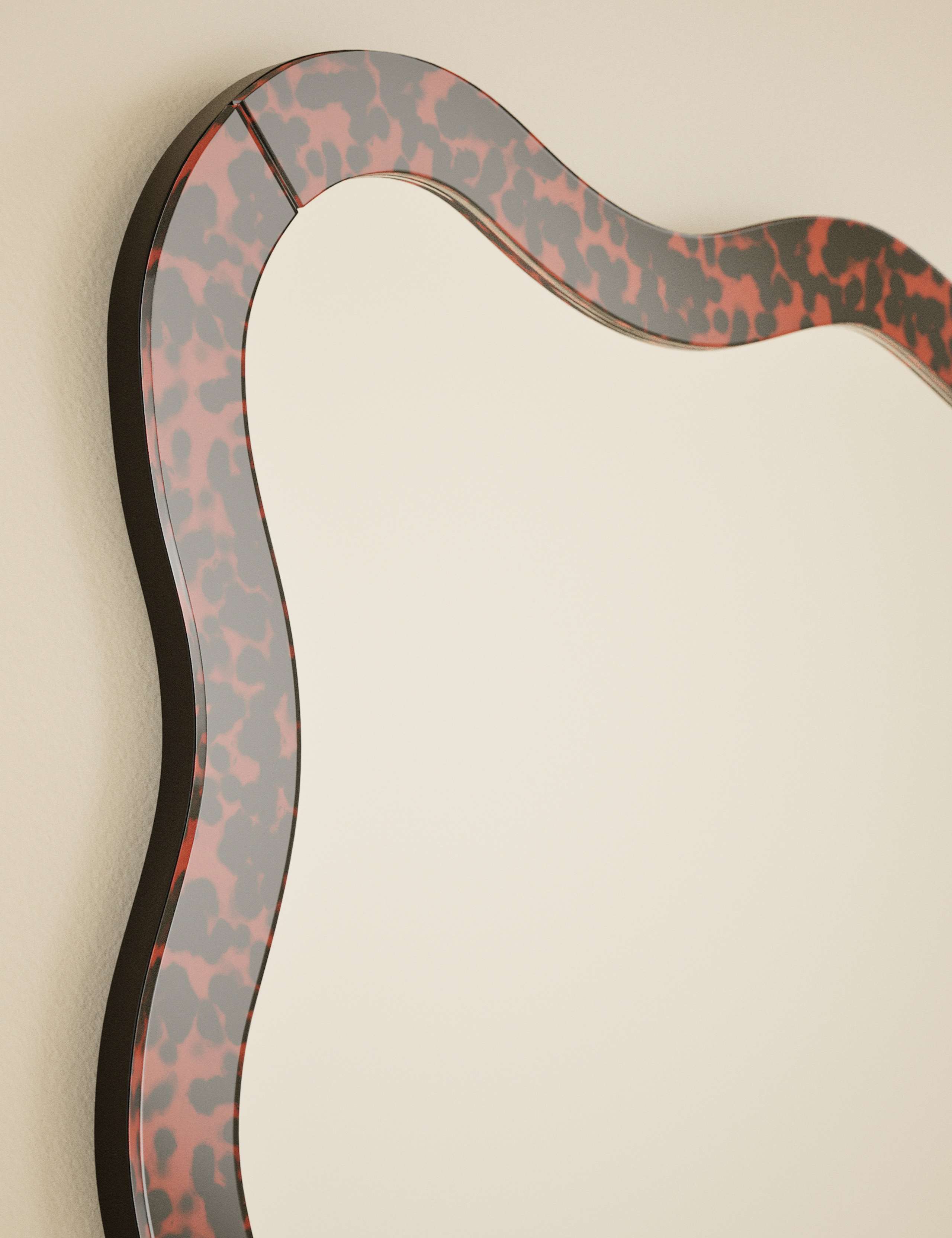 Tortoiseshell Scallop Wall Mirror 5 of 6