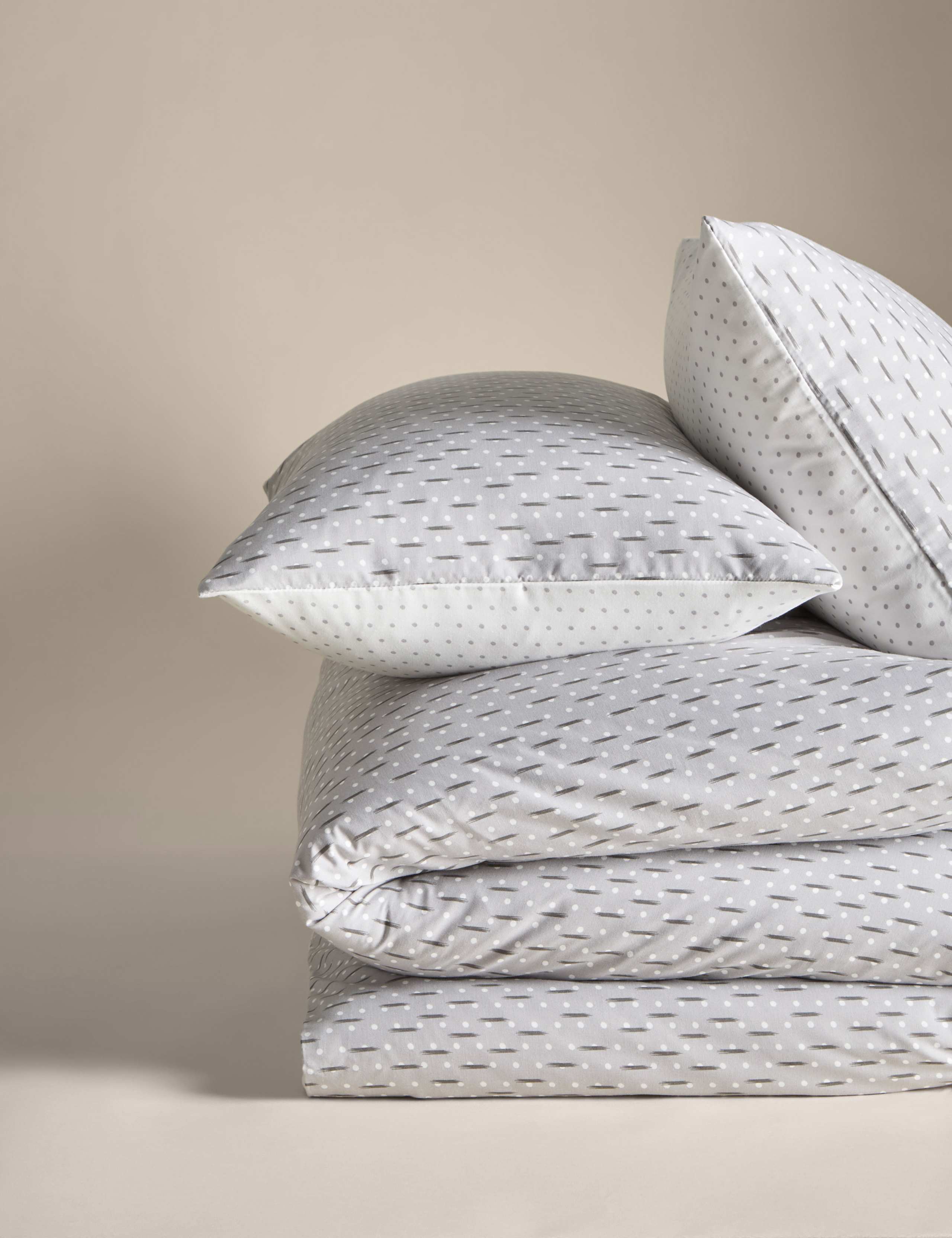 Cotton Blend Geometric Bedding Set 2 of 7