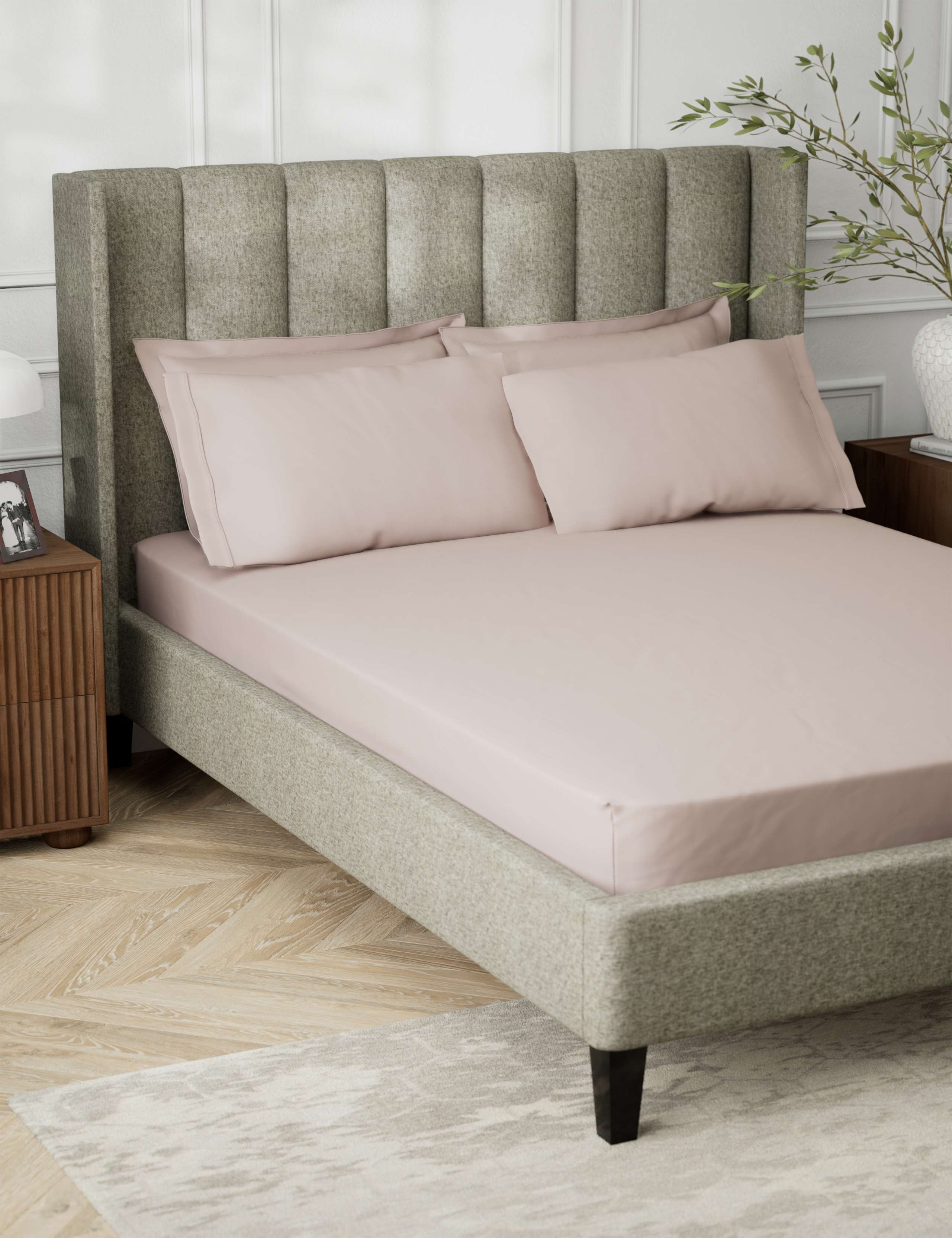 Egyptian Cotton 230 Thread Count Crisp Fitted Sheet 1 of 3