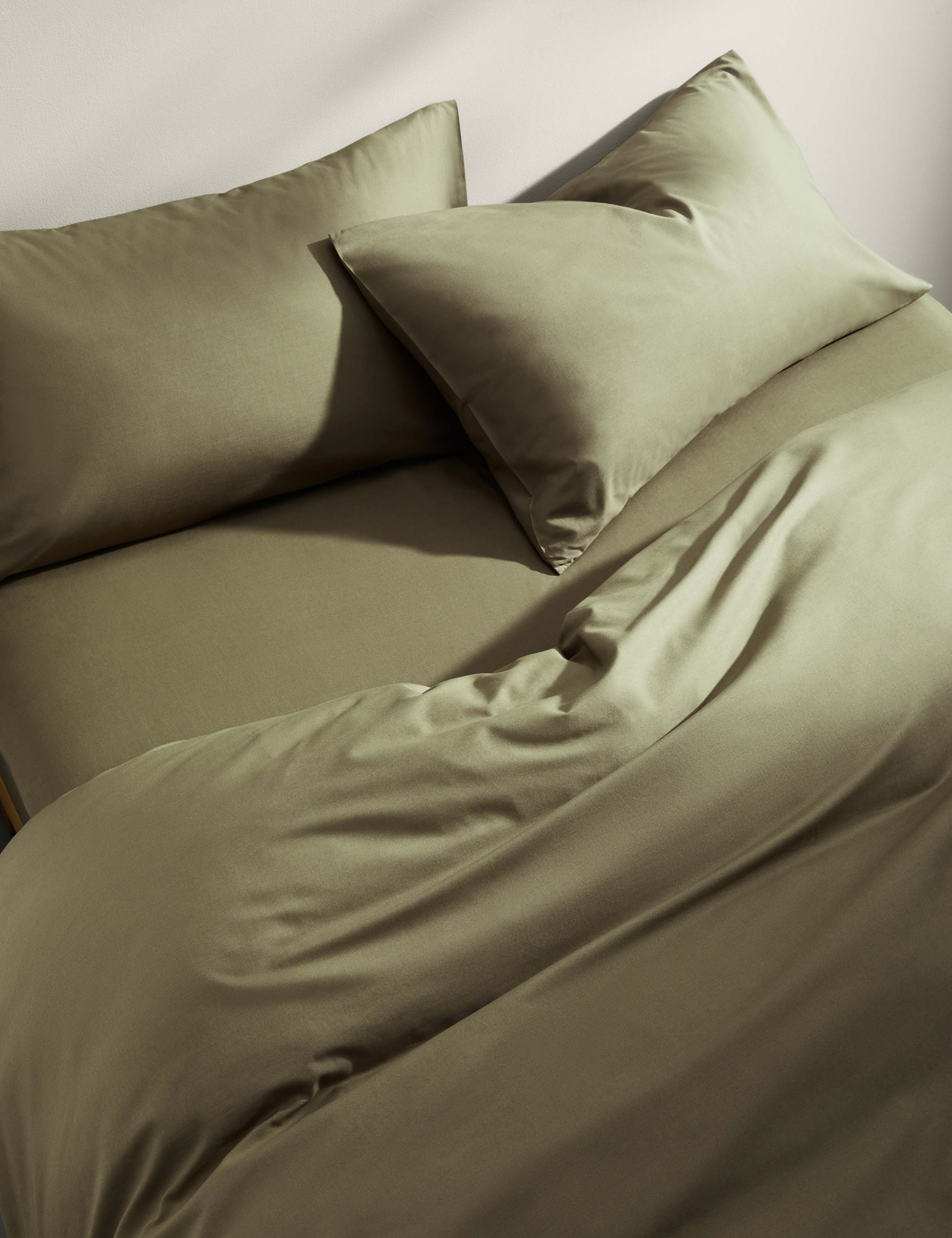 Cotton Rich Bedding Set 1 of 5