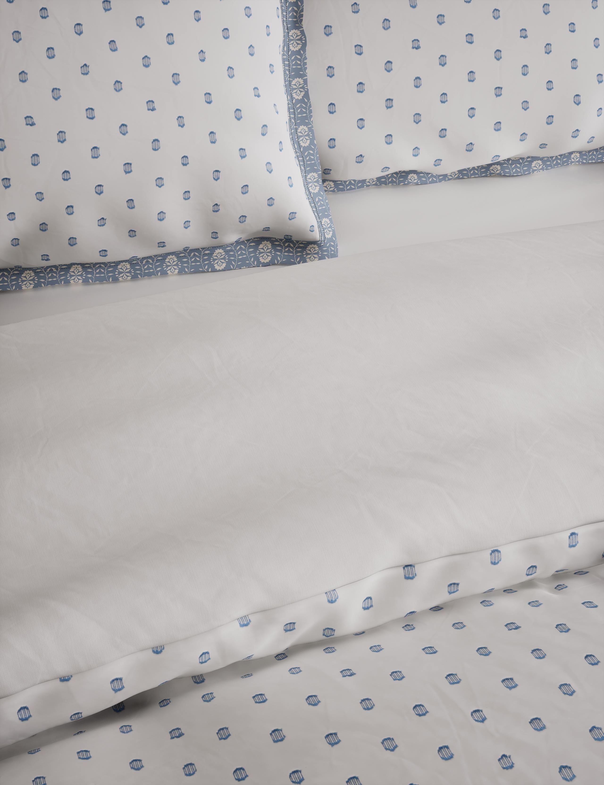 Pure Cotton Spotty Jacquard Bedding Set 5 of 5