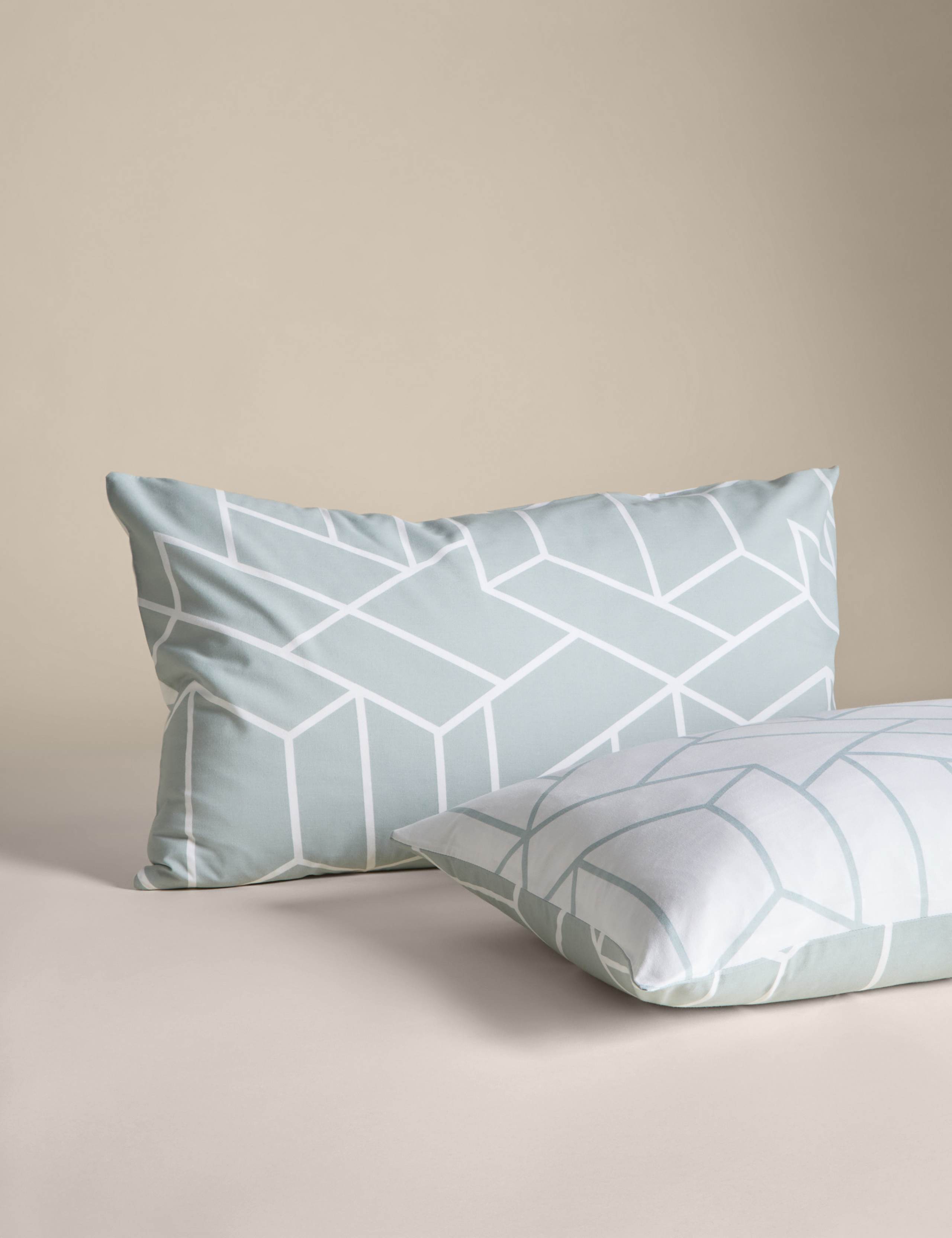Cotton Blend Geometric Bedding Set 3 of 8