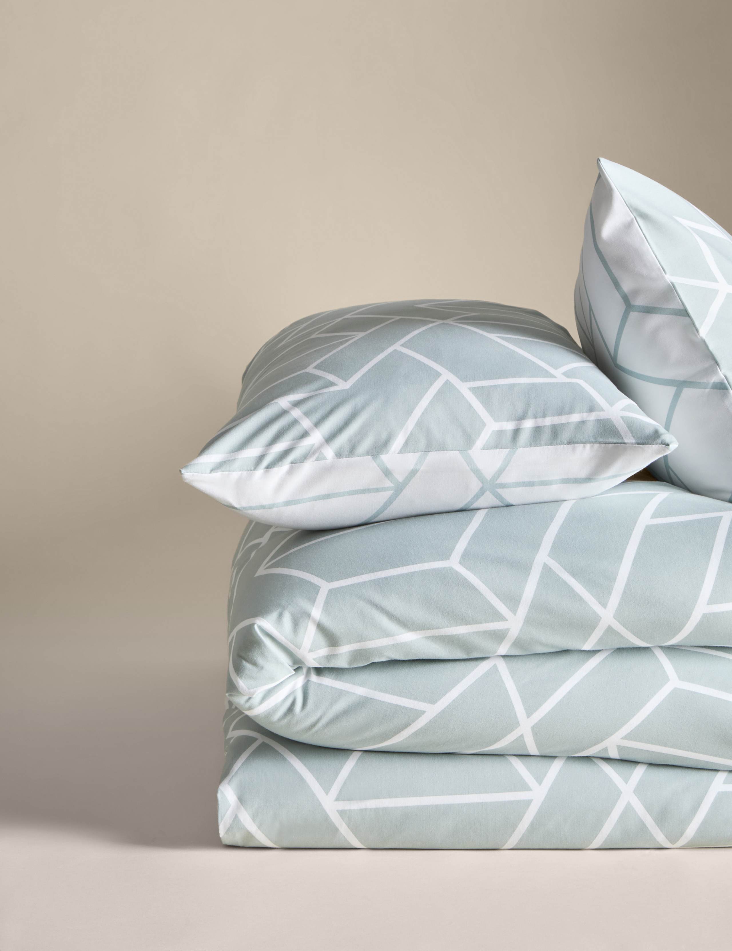 Cotton Blend Geometric Bedding Set 2 of 8