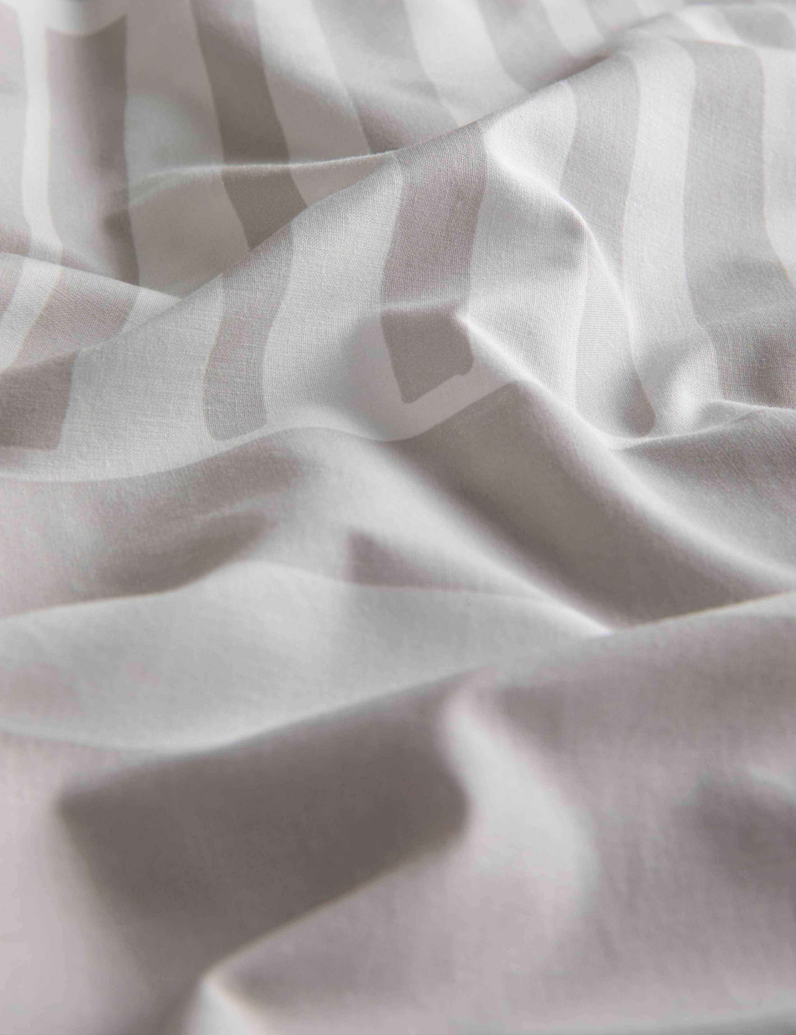 Cotton Rich Geometric Bedding Set 4 of 6