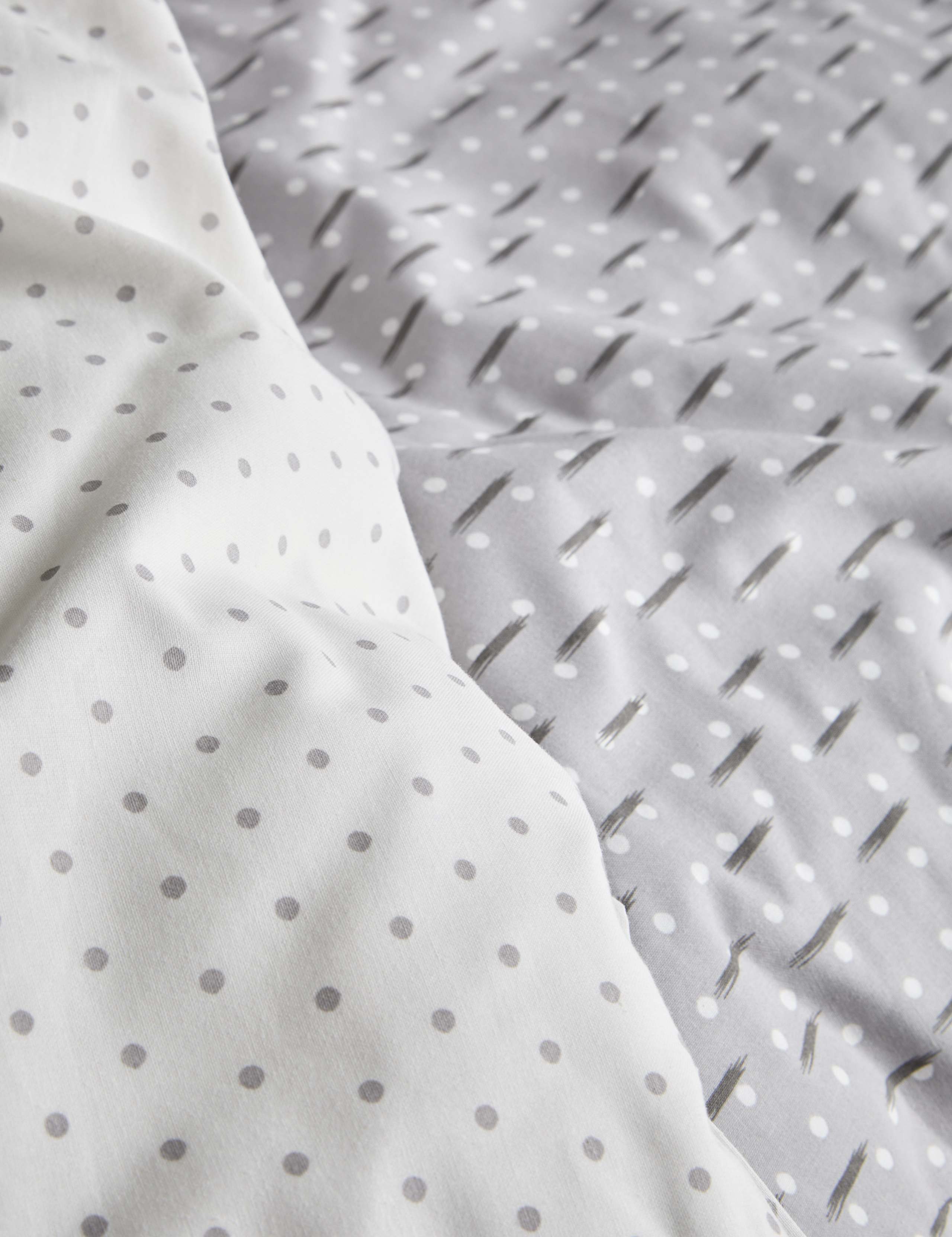 Cotton Blend Spotty Bedding Set 6 of 7