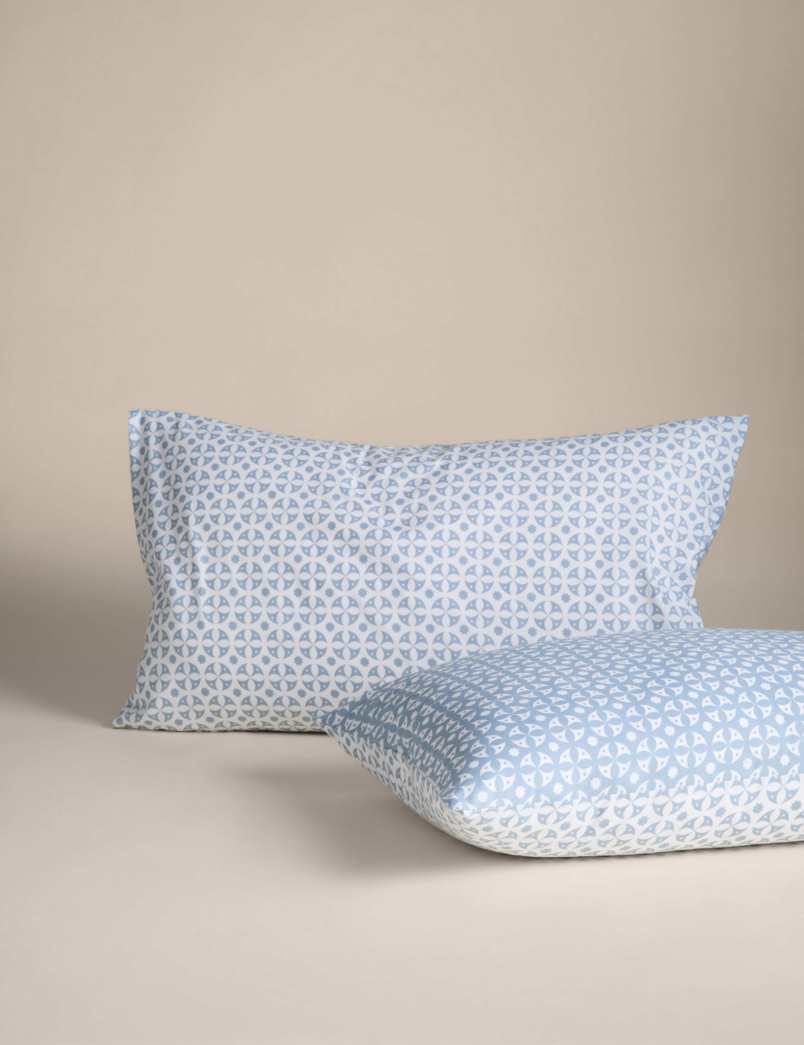 Cotton Blend Circle Star Bedding Set 2 of 6