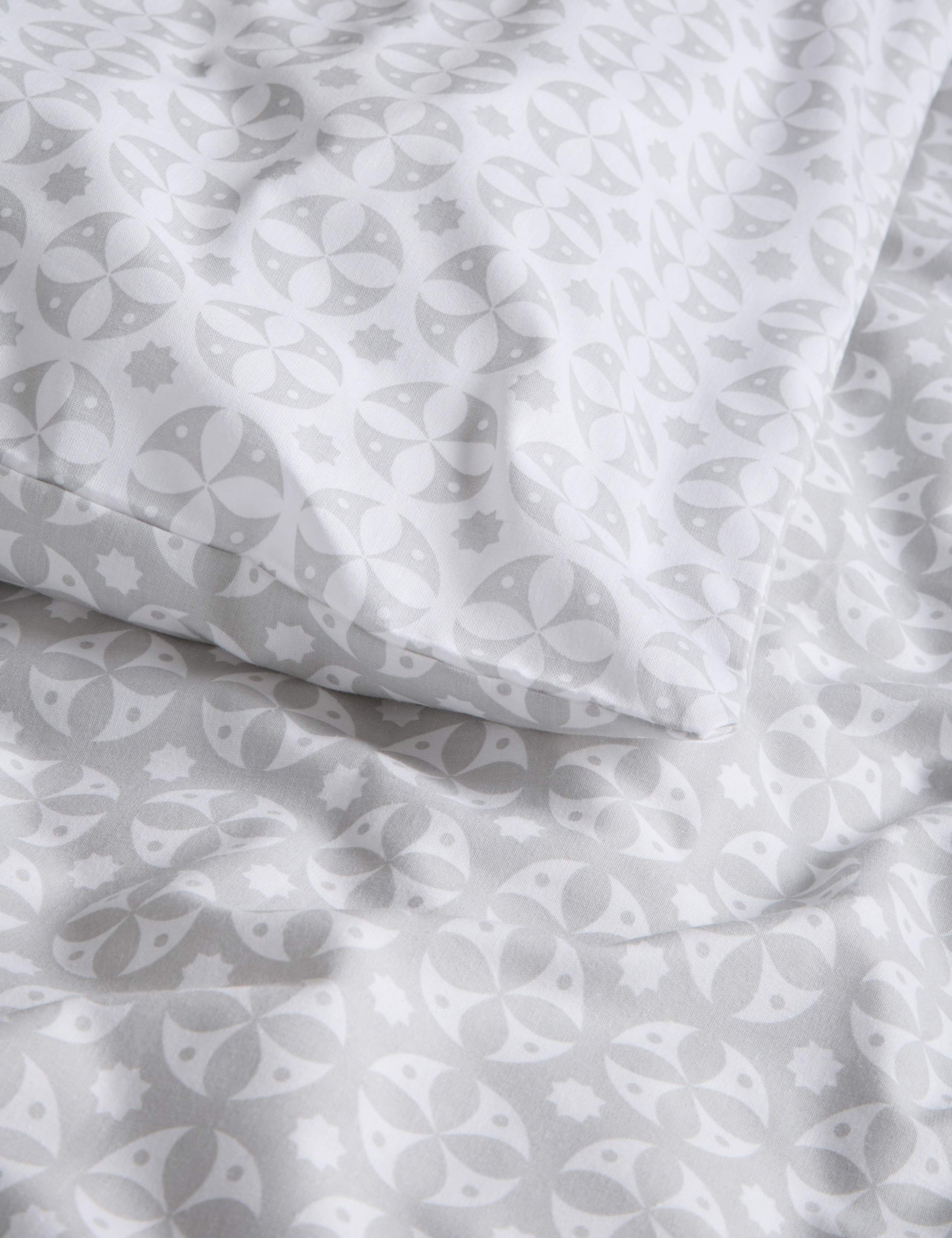 Cotton Blend Circle Star Bedding Set 6 of 6