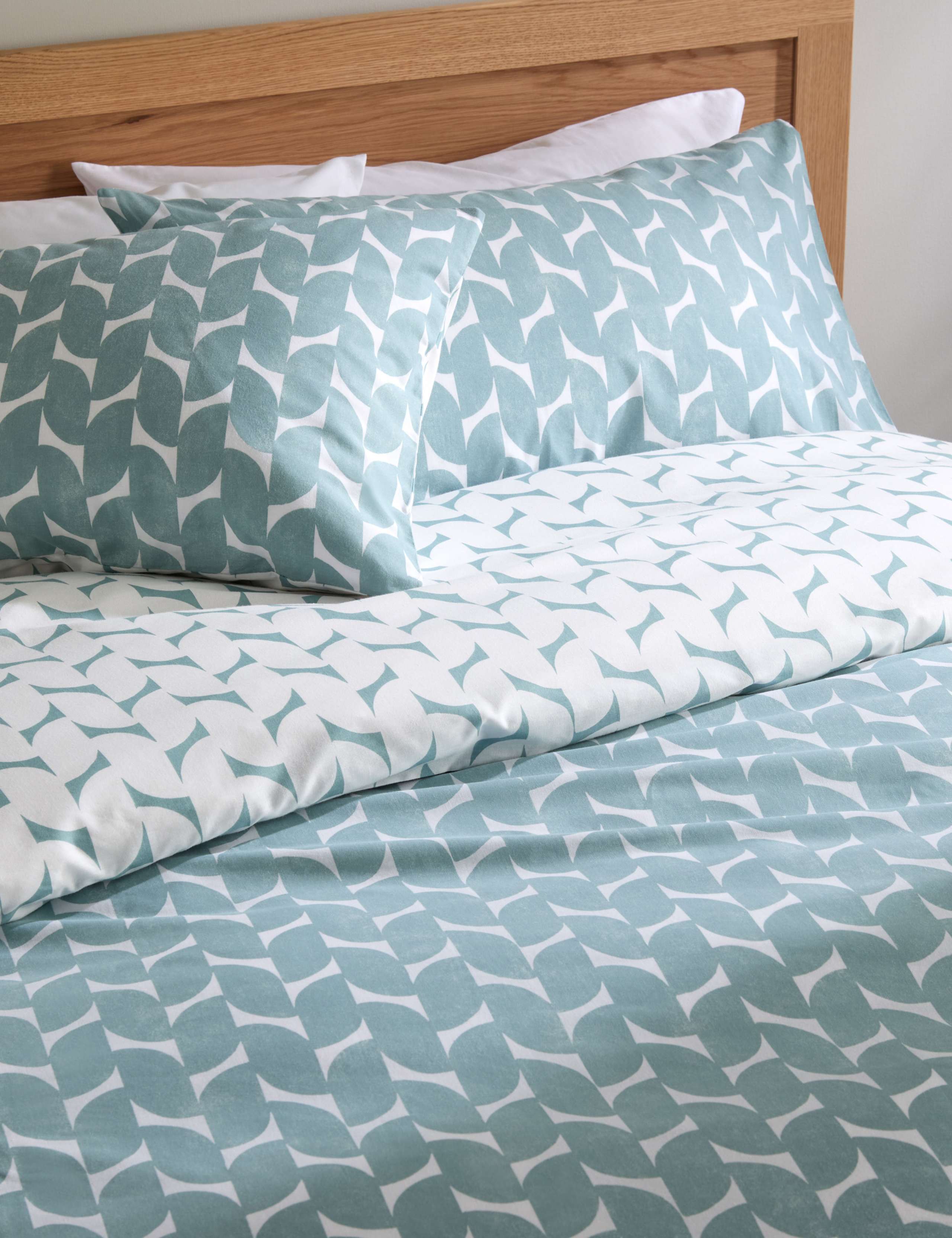 Cotton Blend Geometric Bedding Set 1 of 7