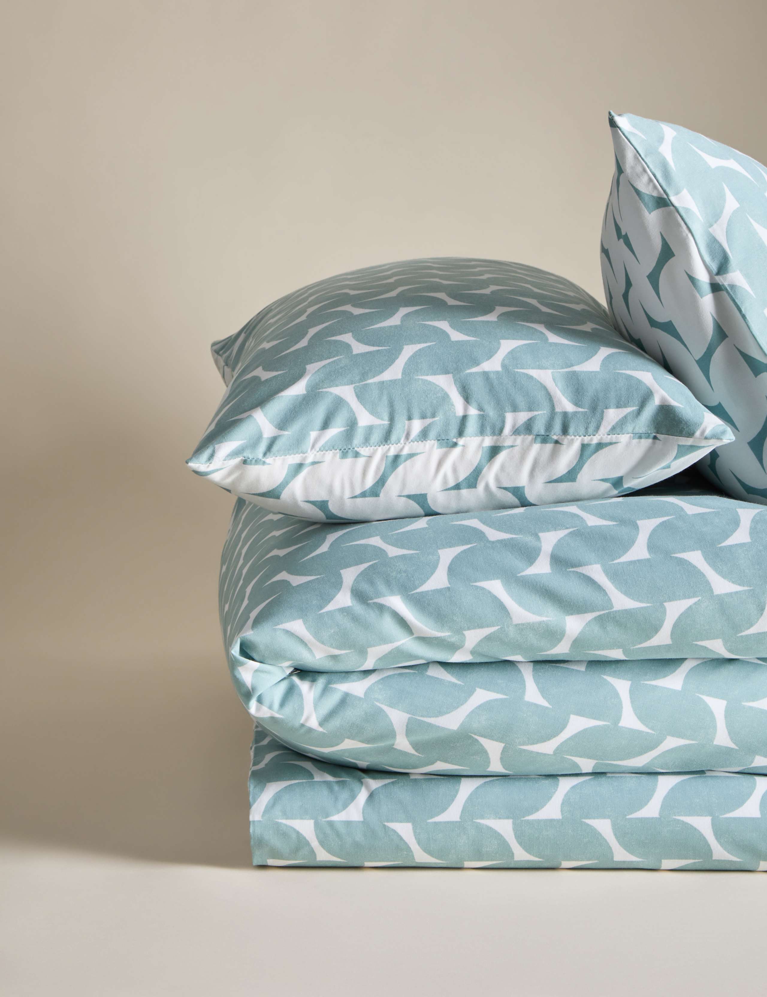 Cotton Blend Geometric Bedding Set 2 of 7