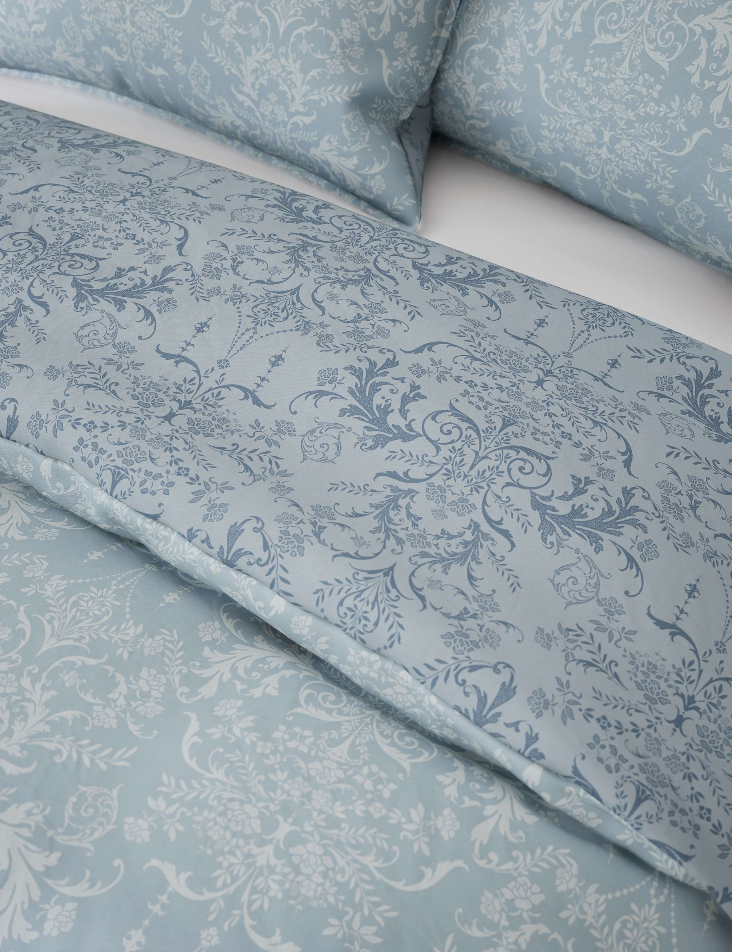 Aida-Alouette Damask Sateen Bedding Set 3 of 5