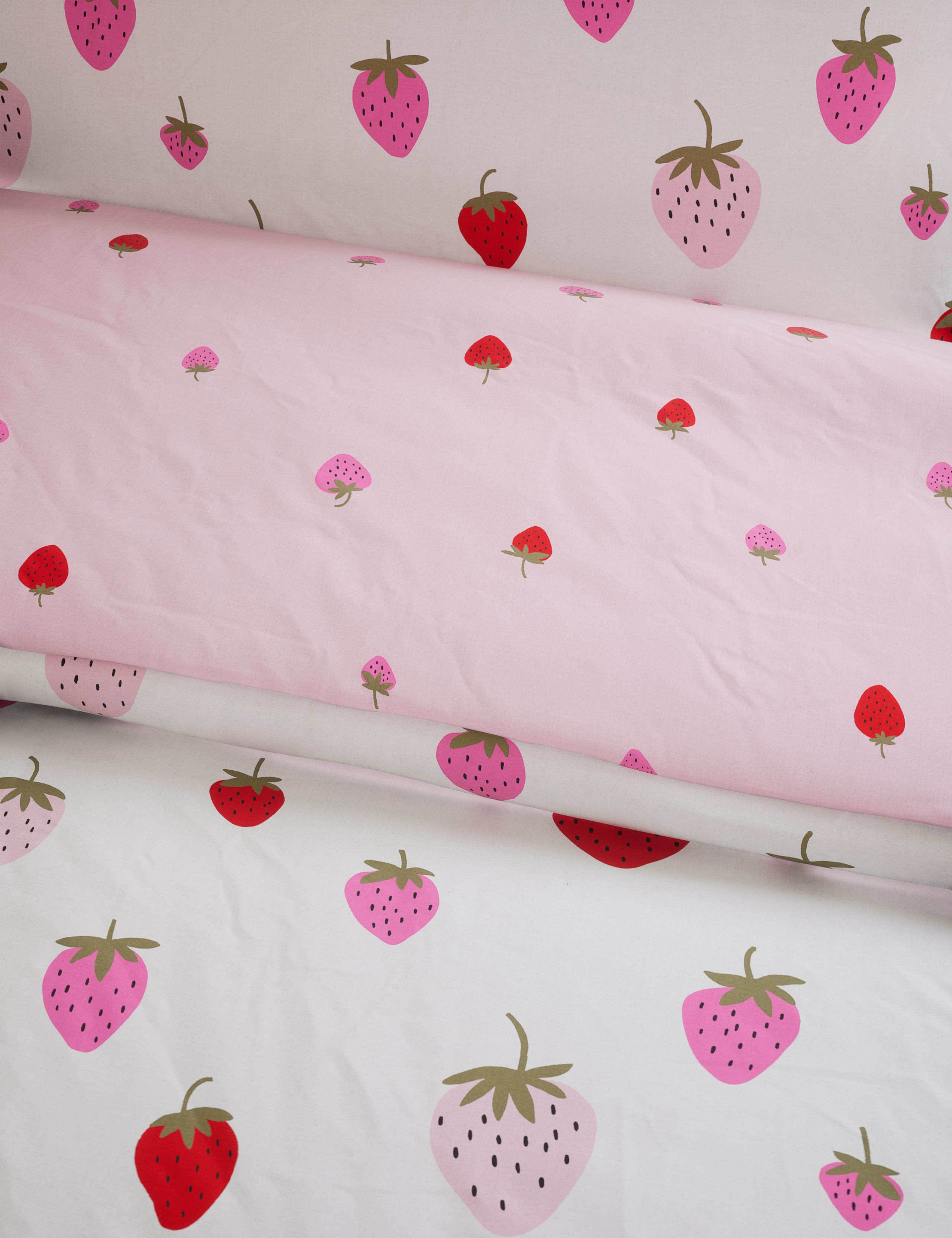 Strawberries Cotton Blend Bedding Set 5 of 5