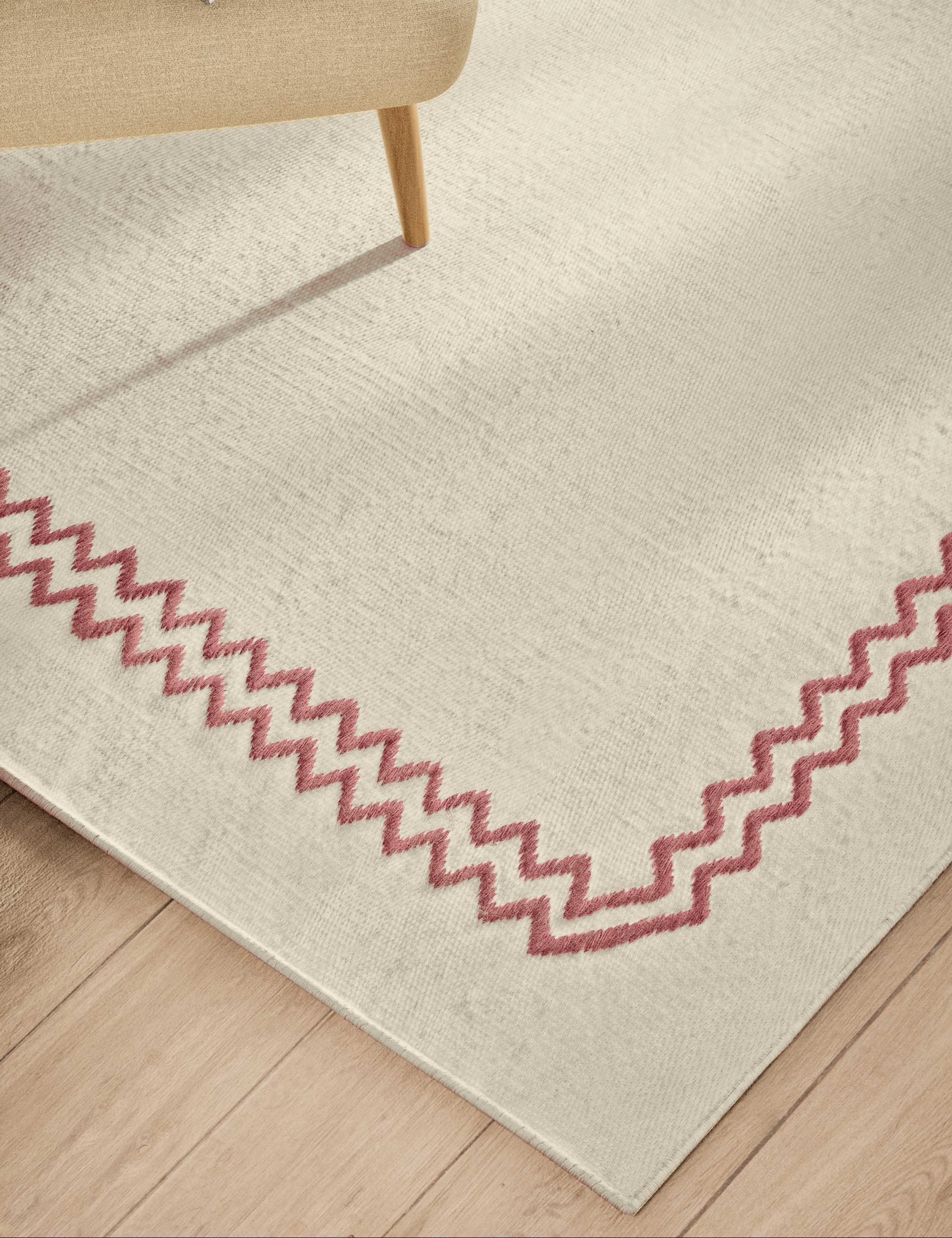 Wool Rich Scallop Rug 3 of 4