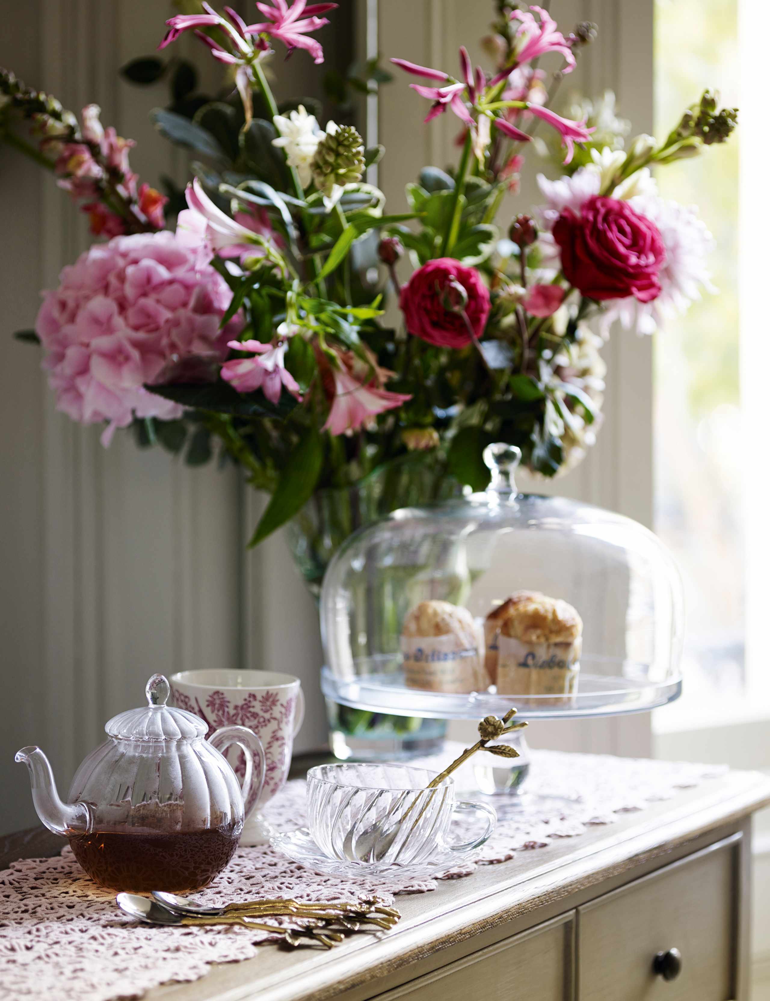 Cake Stand with Dome 4 of 4