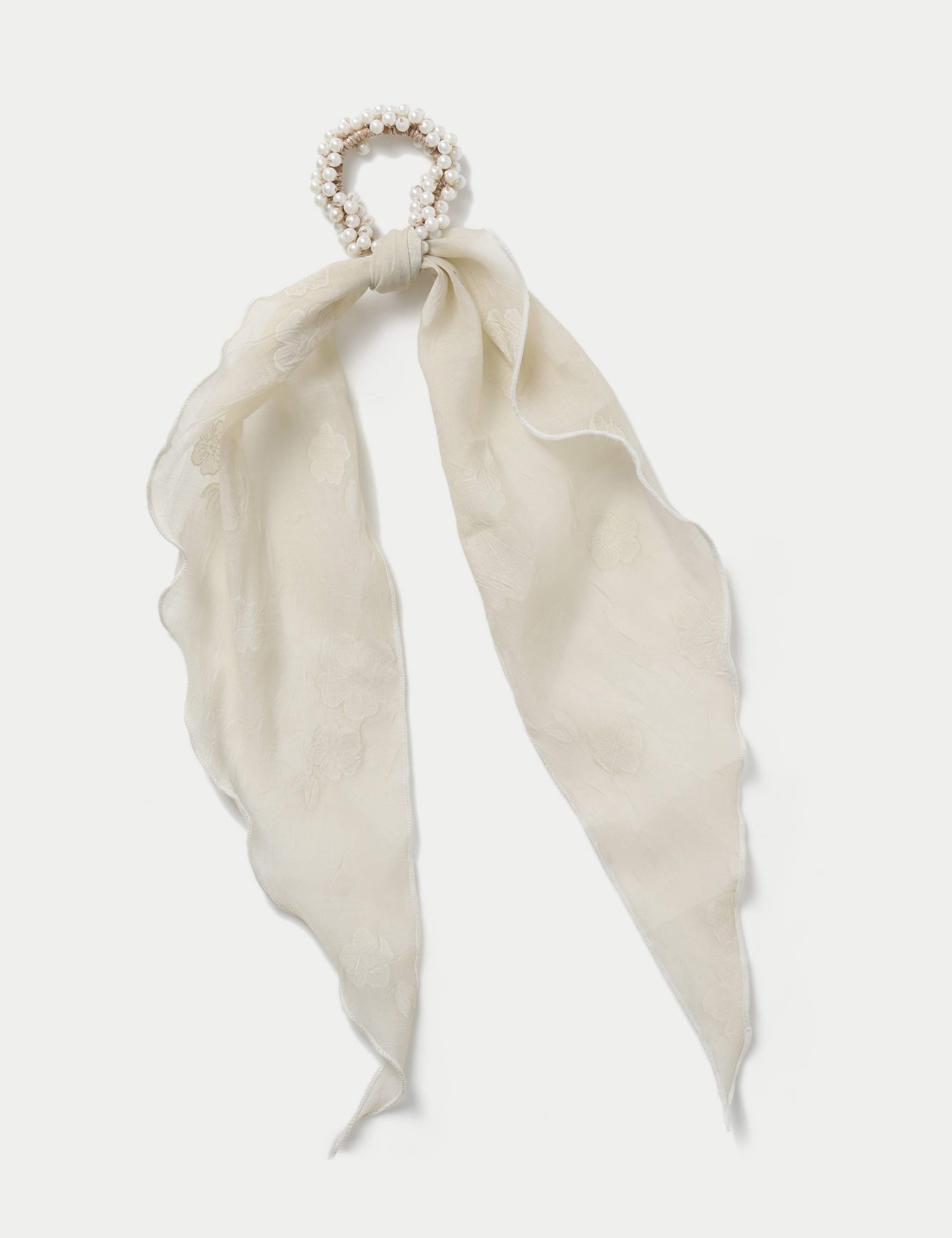 Pearl Heart Tail Scrunchie 1 of 2