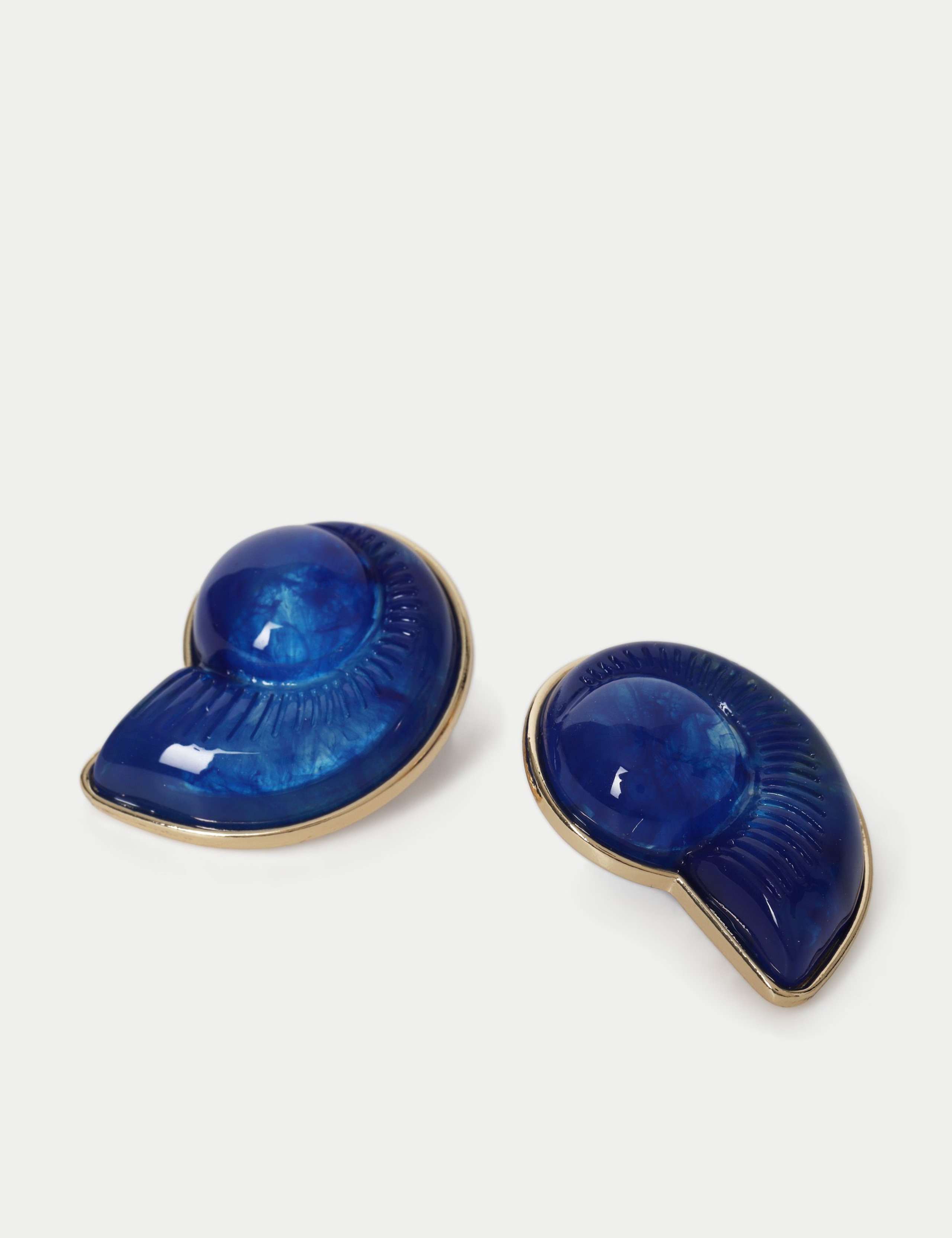 Resin Oversized Shell Stud Earrings 2 of 2