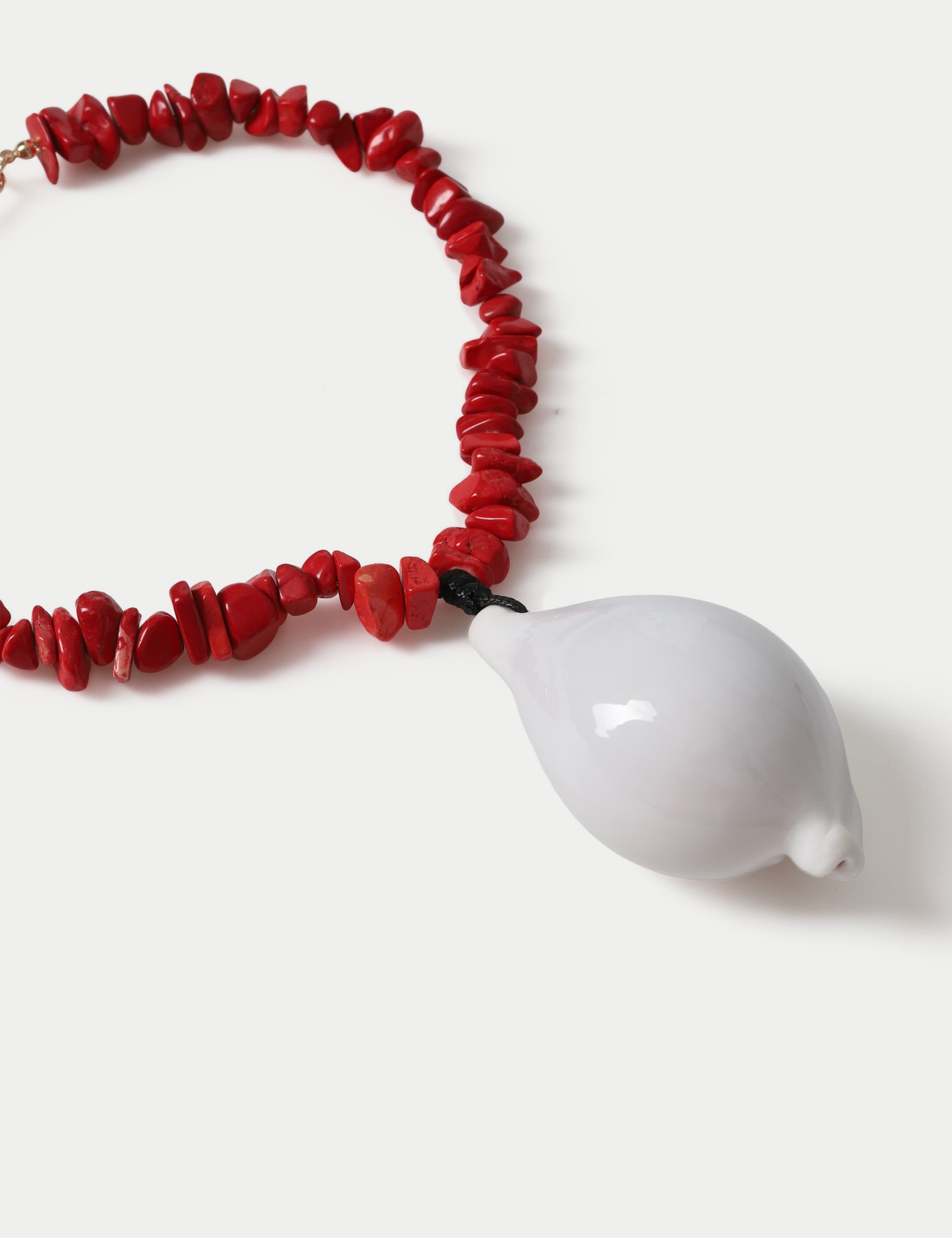 Ceramic Shell Chipping Necklace 3 of 3