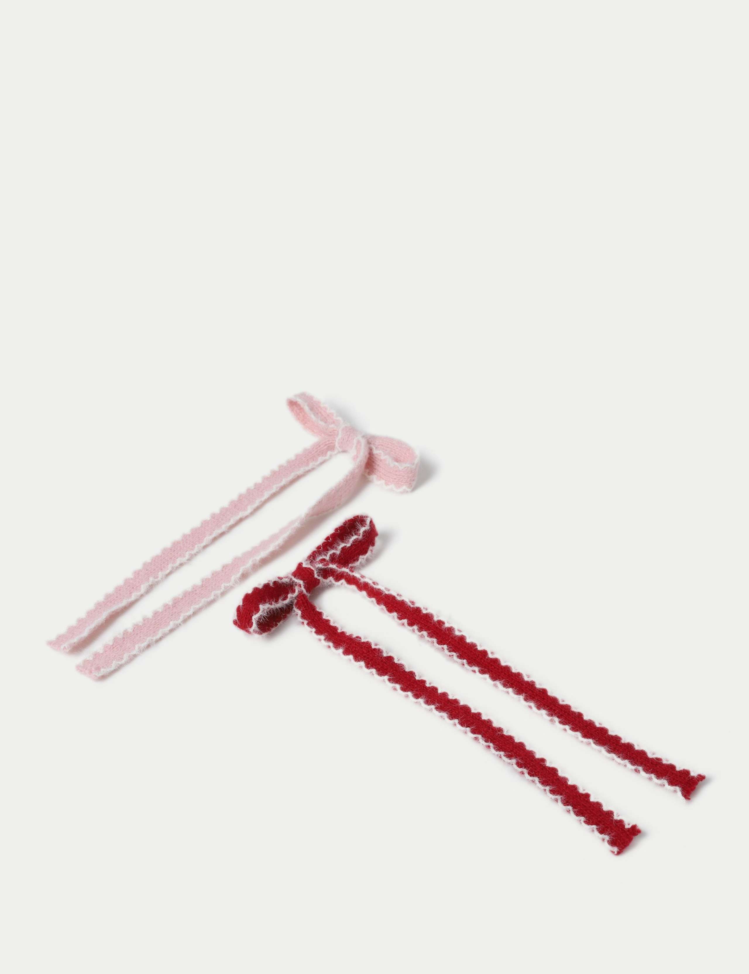 Knitted Scalloped Bow 2 of 2