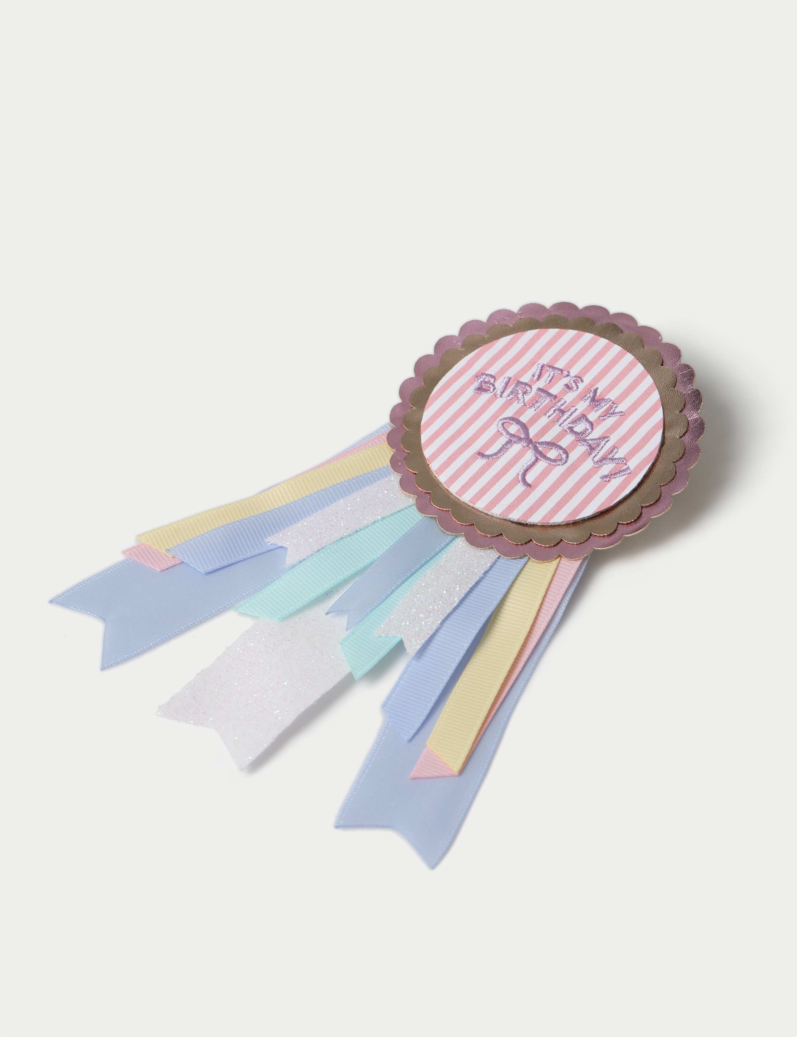 Birthday Scalloped Edge Badge 2 of 2