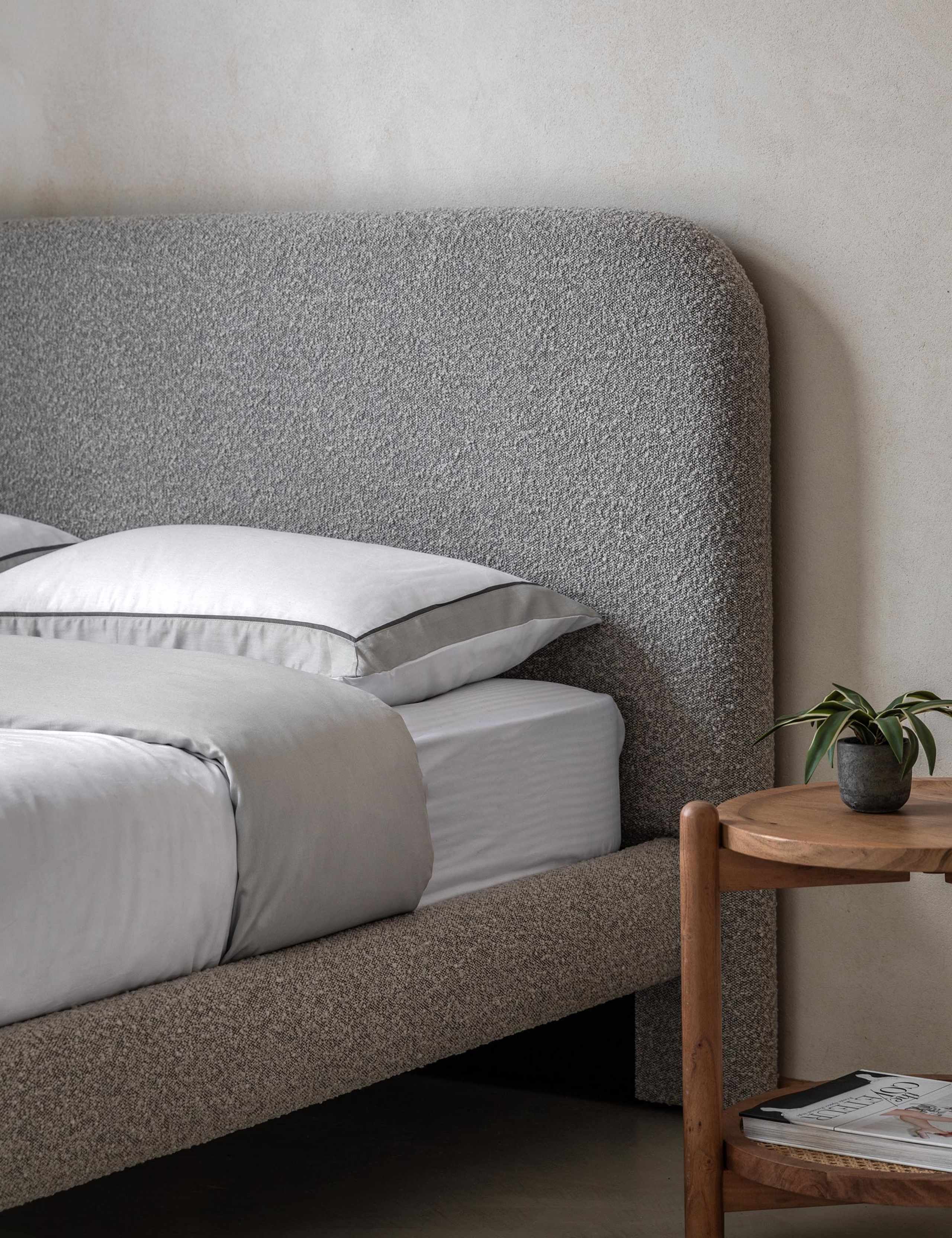 Rabley Stone 4'6 Bedstead 3 of 6