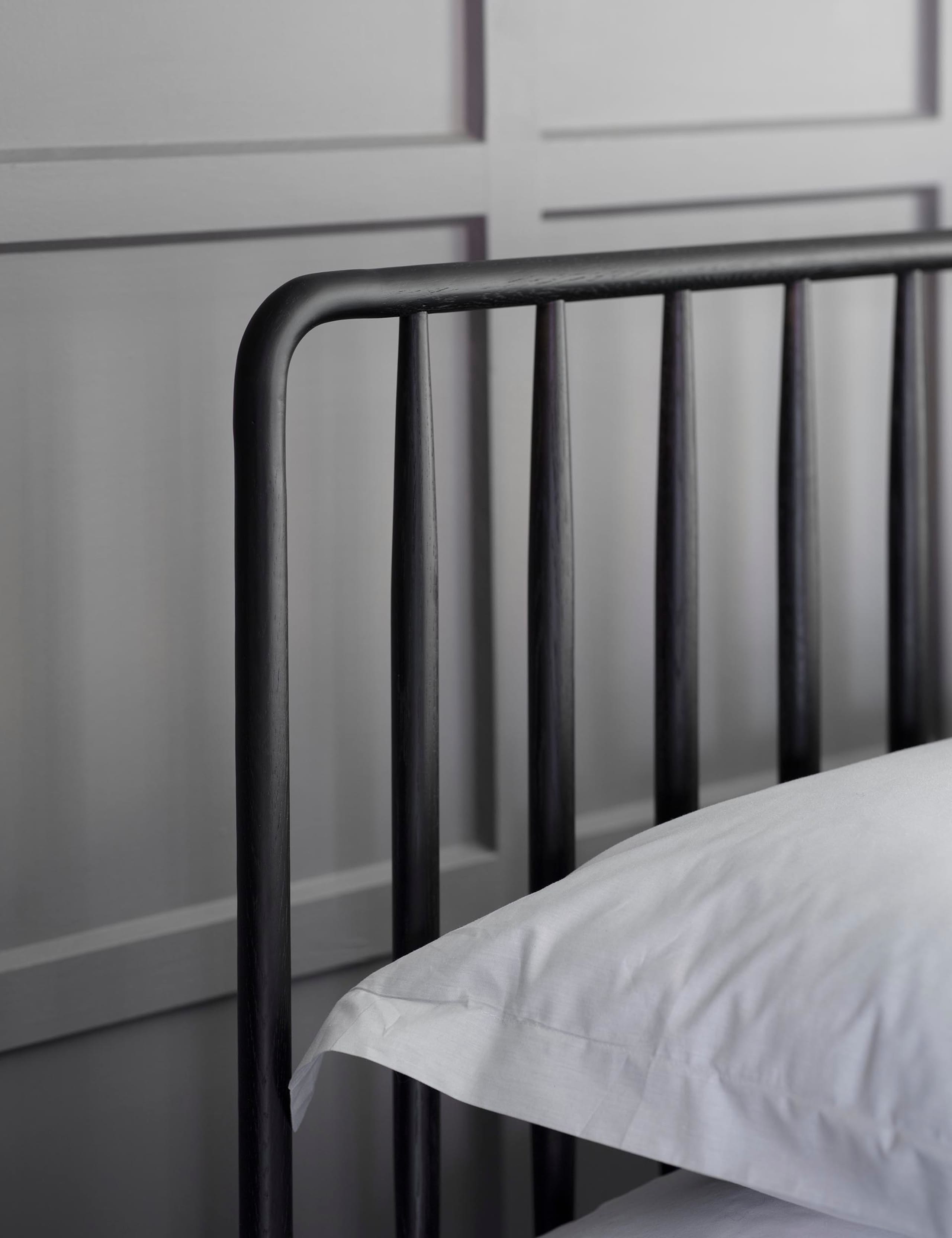 Wycombe Spindle Bed 3 of 4