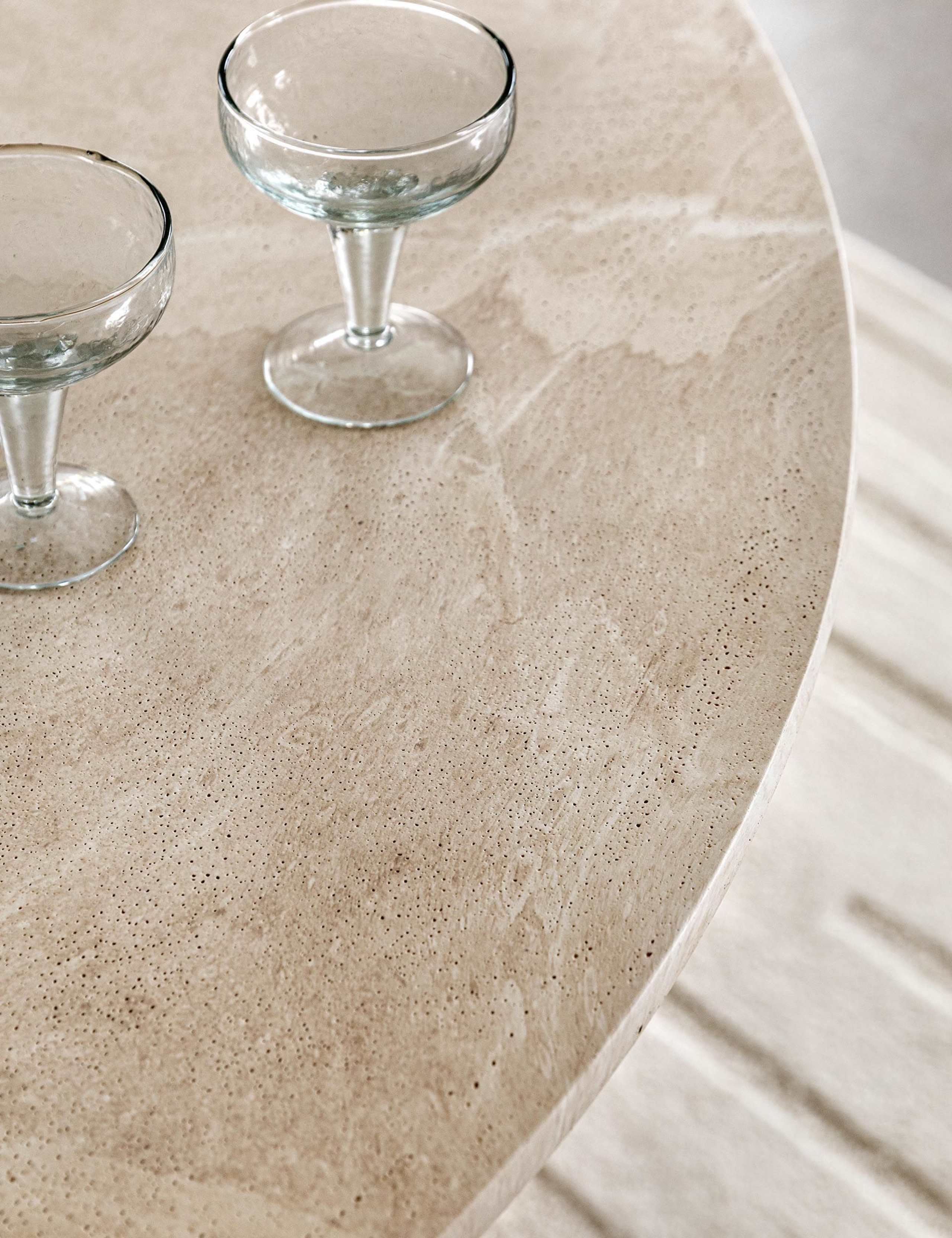 Pedra Round 6 Seater Dining Table 4 of 7