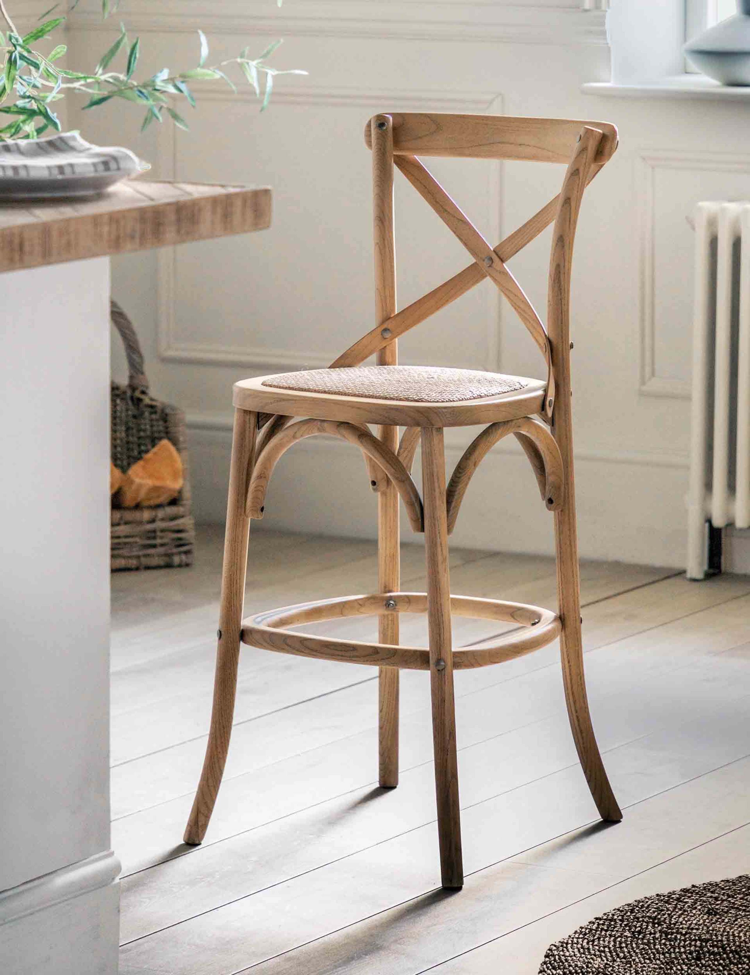 Set of 2 Rattan Bar Stools 1 of 9