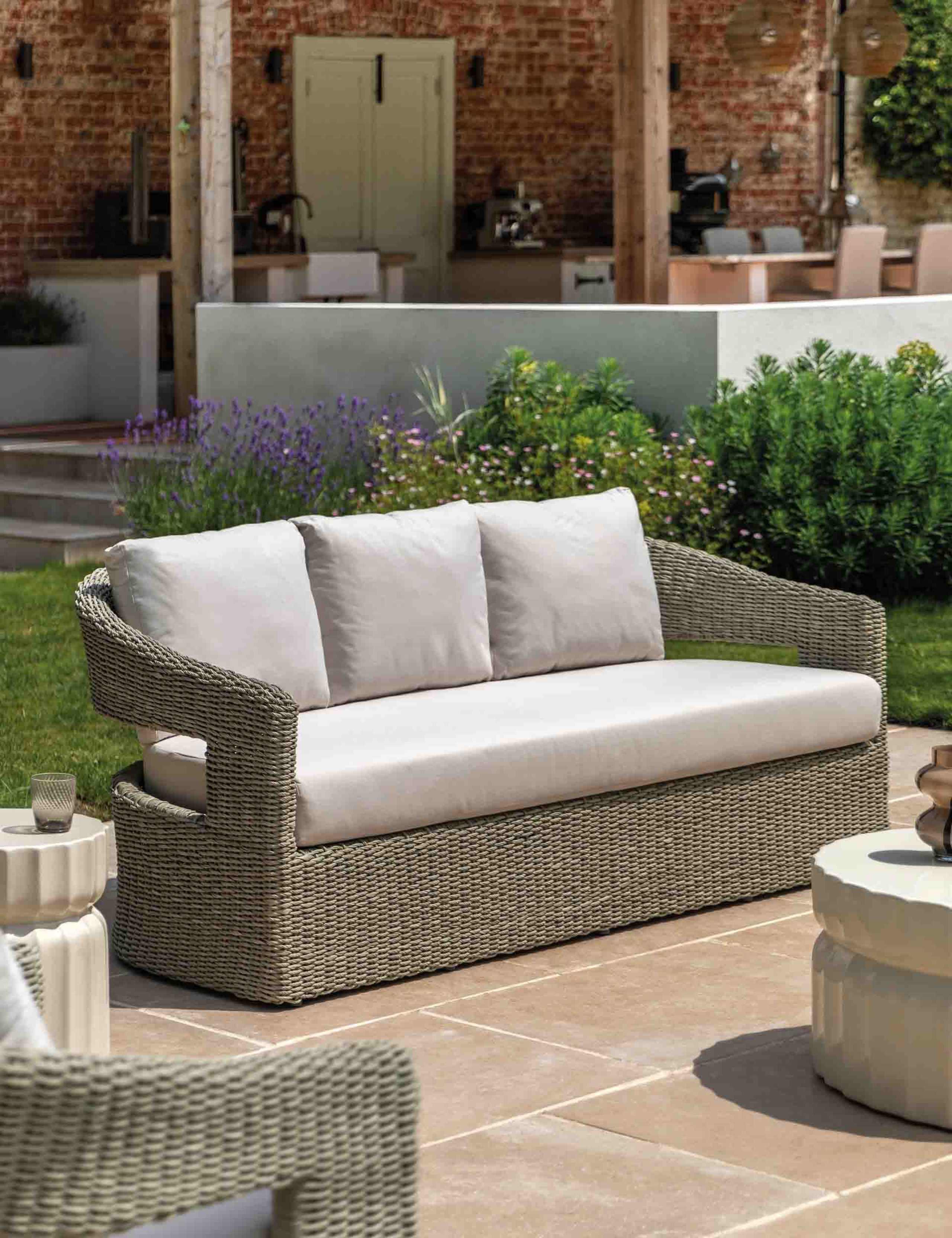 Hvar 3 Seater Sofa 1 of 12